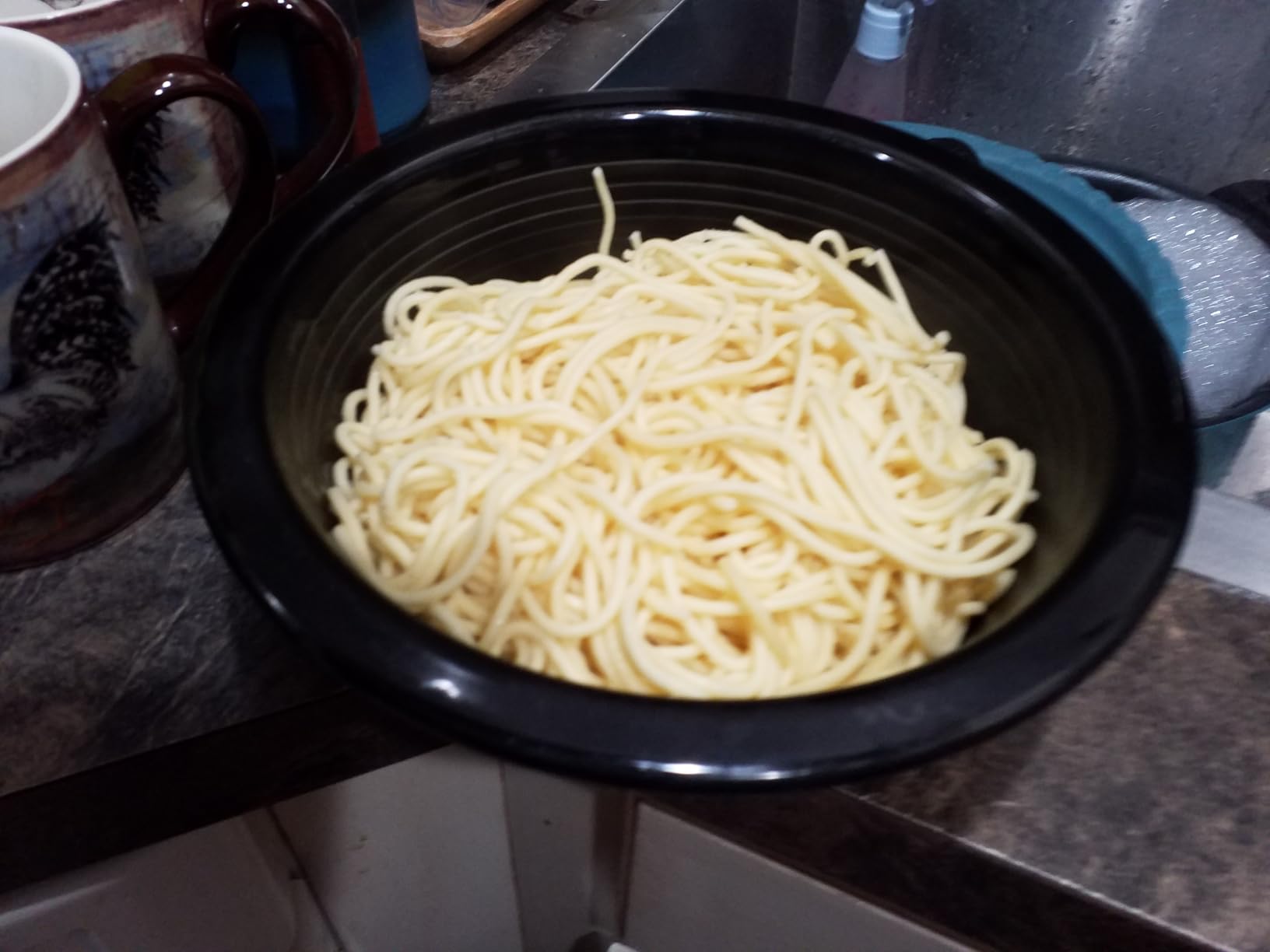 Philips Kitchen Appliances Compact Pasta and Noodle Maker, Viva Collection, Comes with 3 Default Classic Pasta Shaping Discs, Fully Automatic, Recipe Book, Small, White (HR2370/05) - Customer Photo 2