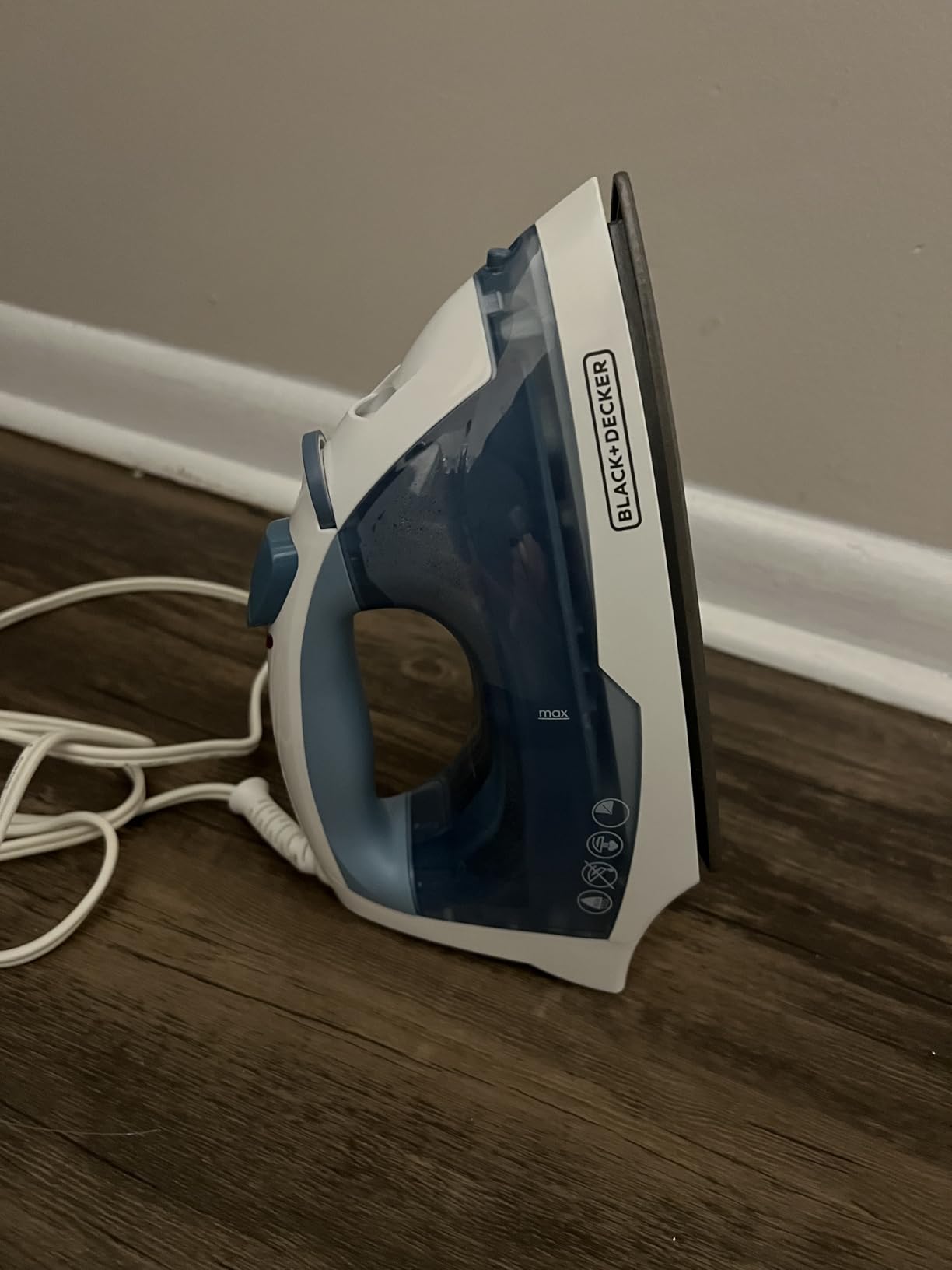 BLACK+DECKER Easy Steam Compact Iron for Clothes, Automatic Shutoff, Nonstick Plate, Light Weight, 1200 Watts - Customer Photo 2