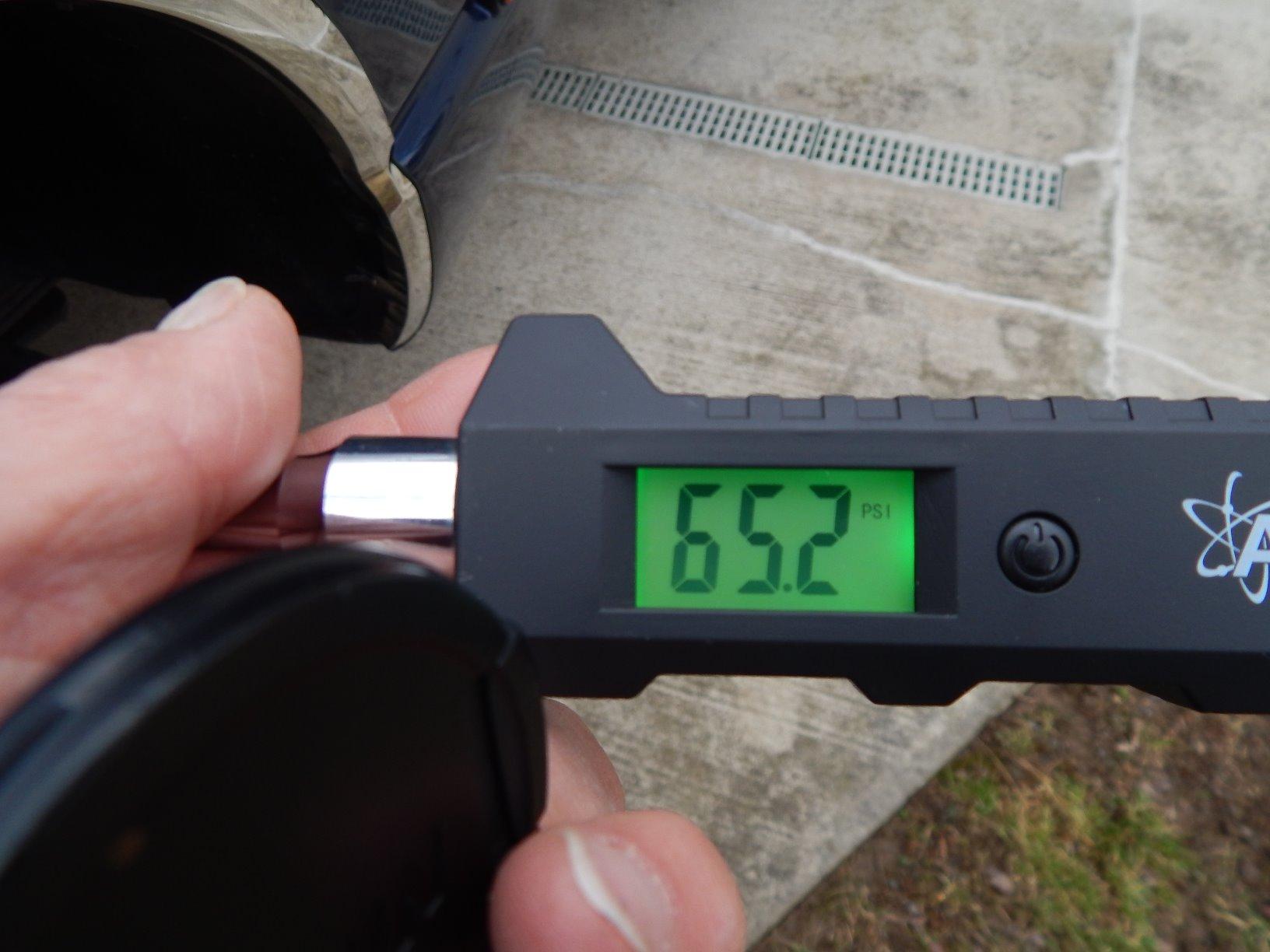 AstroAI Heavy Duty Digital Tire Pressure Gauge 0-230 PSI Calibrated to ANSI B40.7 Grade 2A (0.5%) with Backlit LCD & Flashlight, Stainless Steel for Truck RV Car Motorcycle Bike Customer Review AstroAI Heavy Duty Digital Tire Pressure Gauge 0-230 PSI Calibrated to ANSI B40.7 Grade 2A (0.5%) with Backlit LCD & Flashlight, Stainless Steel for Truck RV Car Motorcycle Bike - Customer Photo 1