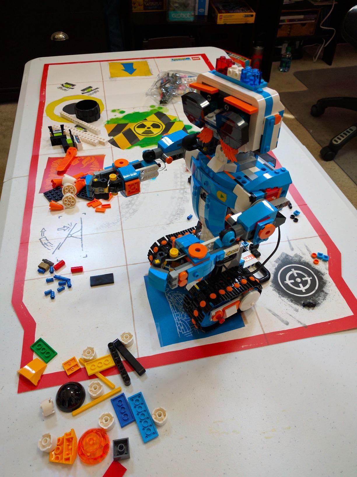 LEGO Boost Creative Toolbox 17101 - Fun Robot Building Set and Educational Coding Kit - 847 Pieces customer photo 1