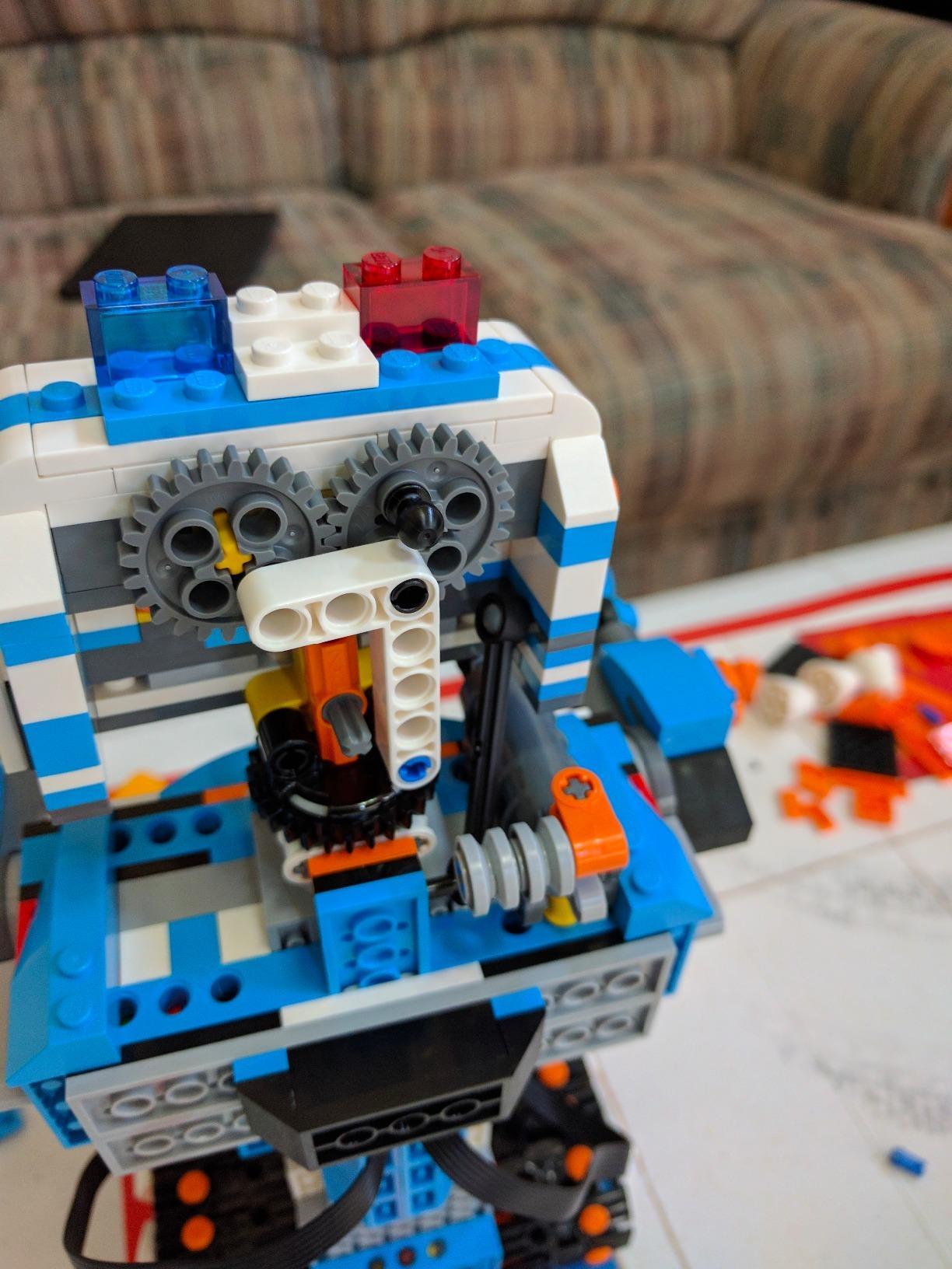 LEGO Boost Creative Toolbox 17101 - Fun Robot Building Set and Educational Coding Kit - 847 Pieces customer photo 2