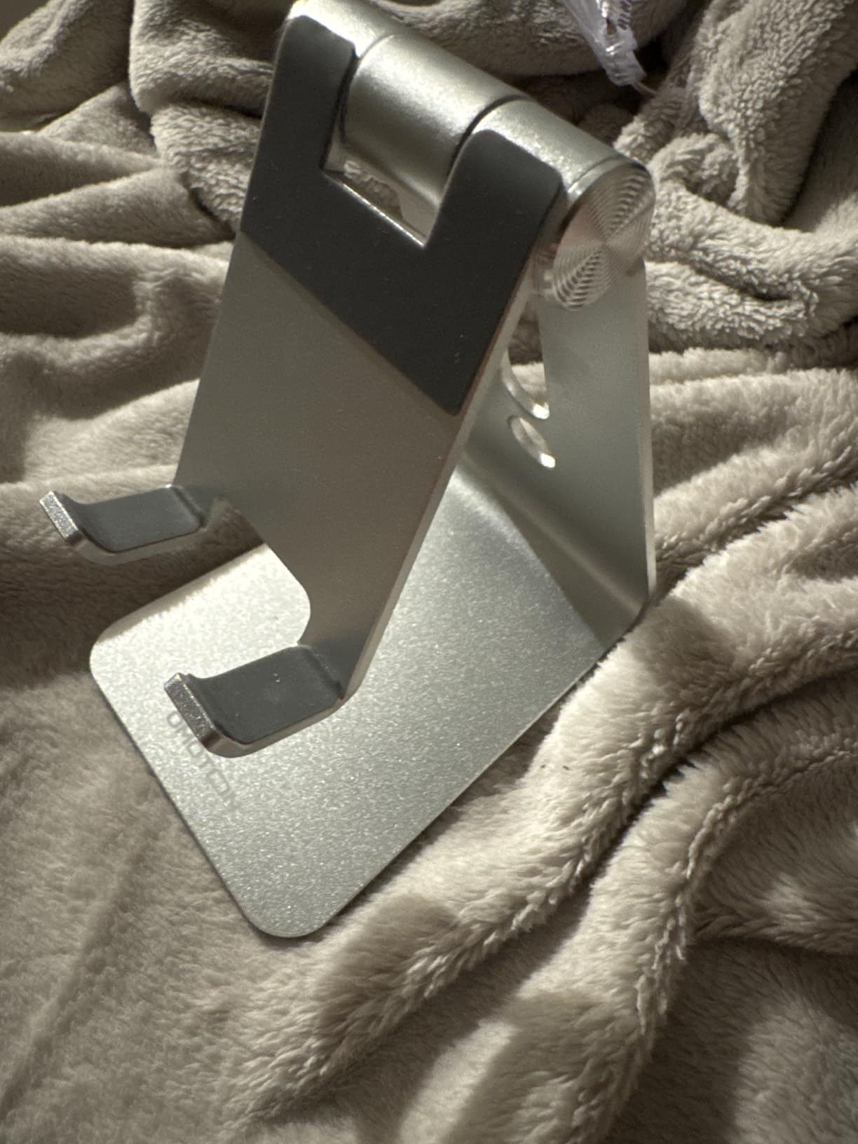 Adjustable Cell Phone Stand, OMOTON Aluminum Desktop Cellphone Stand with Anti-Slip Base and Convenient Charging Port, Fits All Smart Phones, Silver - Customer Photo 2
