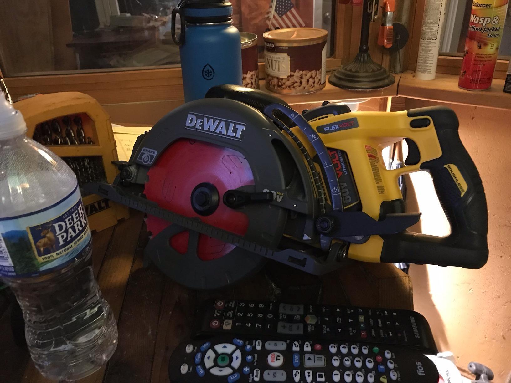 DEWALT FLEXVOLT 60V MAX* Circular Saw for Framing, 7-1/4-Inch, Tool Only (DCS577B) - Customer Photo 2
