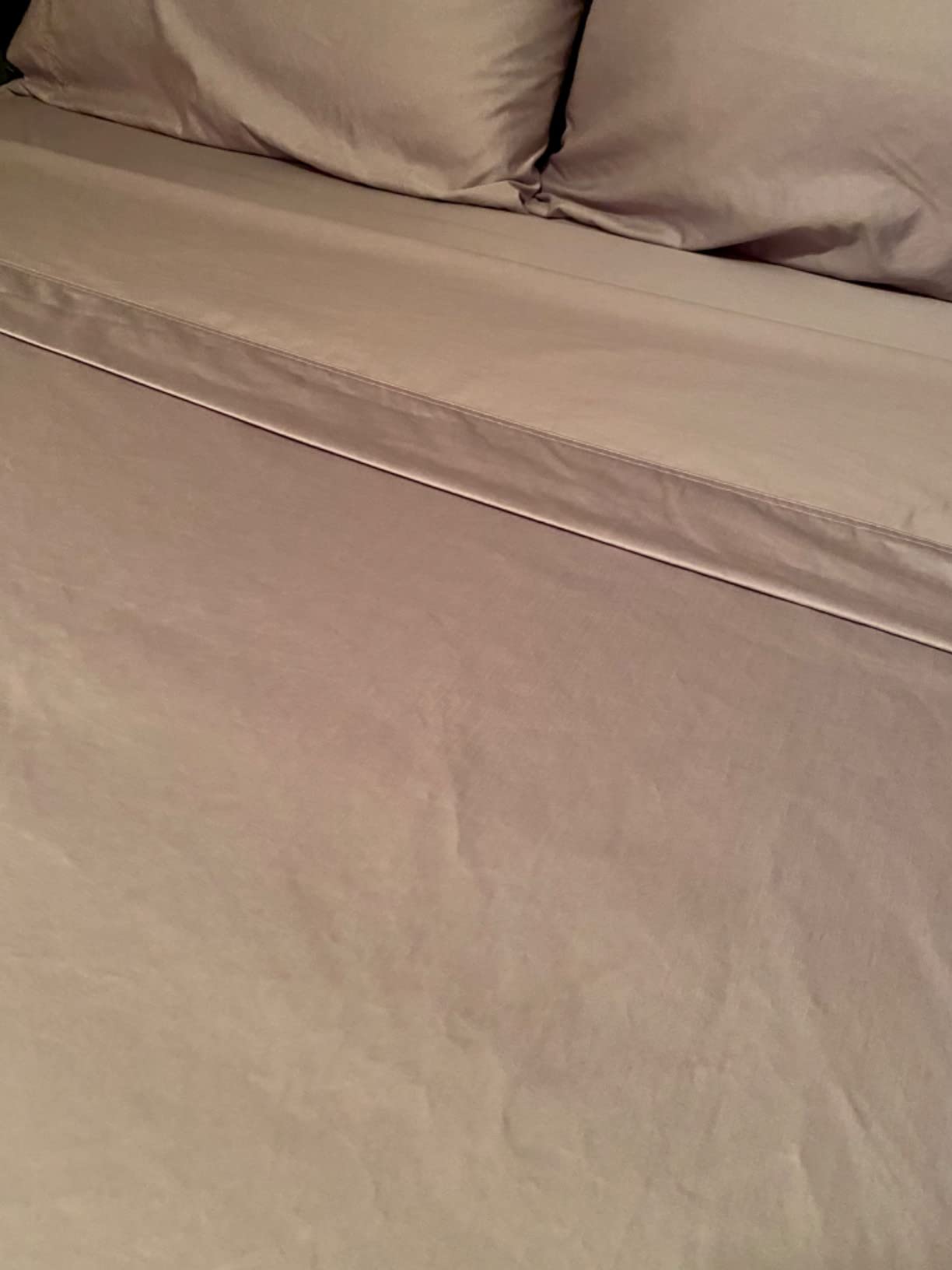 California Design Den Queen Sheet Set - Luxury 600 Thread Count Sateen, 100% Cotton Deep Pocket Queen Sheets with All Around Elastic, Snug Fit, Hotel Quality Bedding Set - White Customer Review California Design Den Queen Sheet Set - Luxury 600 Thread Count Sateen, 100% Cotton Deep Pocket Queen Sheets with All Around Elastic, Snug Fit, Hotel Quality Bedding Set - White - Customer Photo 2