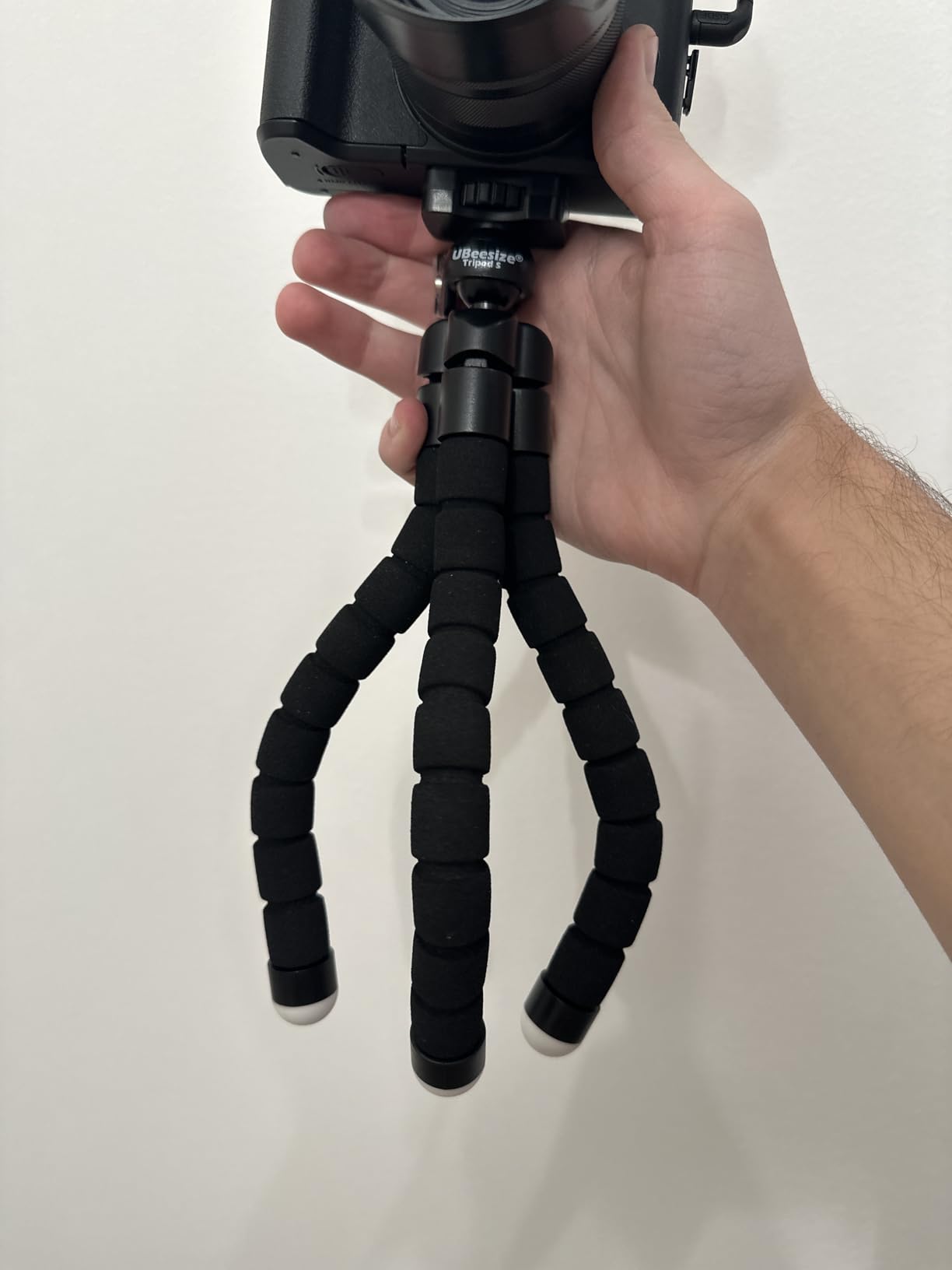 UBeesize Phone Tripod Pro S, Flexible Desk Stand with Wireless Remote, Mini Holder for Camera and GoPro Customer Review UBeesize Phone Tripod Pro S, Flexible Desk Stand with Wireless Remote, Mini Holder for Camera and GoPro - Customer Photo 1