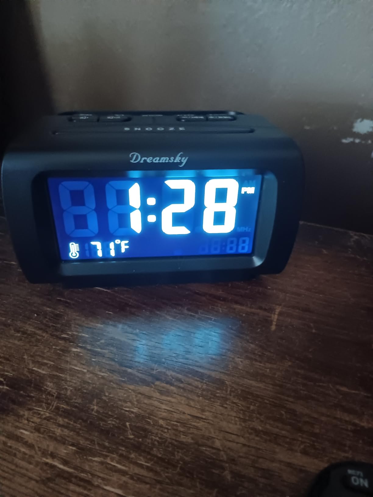 DreamSky Alarm Clock Radios for Bedrooms with Battery Backup, Large Big Numbers with Dimmer Wheel, USB Port - Customer Photo 1