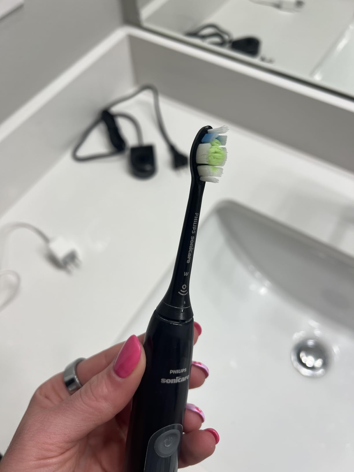 Philips Sonicare W DiamondClean - Genuine Replacement Electric Toothbrush Heads, White, 3 Pack, HX6063/65 Customer Review Philips Sonicare W DiamondClean - Genuine Replacement Electric Toothbrush Heads, White, 3 Pack, HX6063/65 - Customer Photo 3