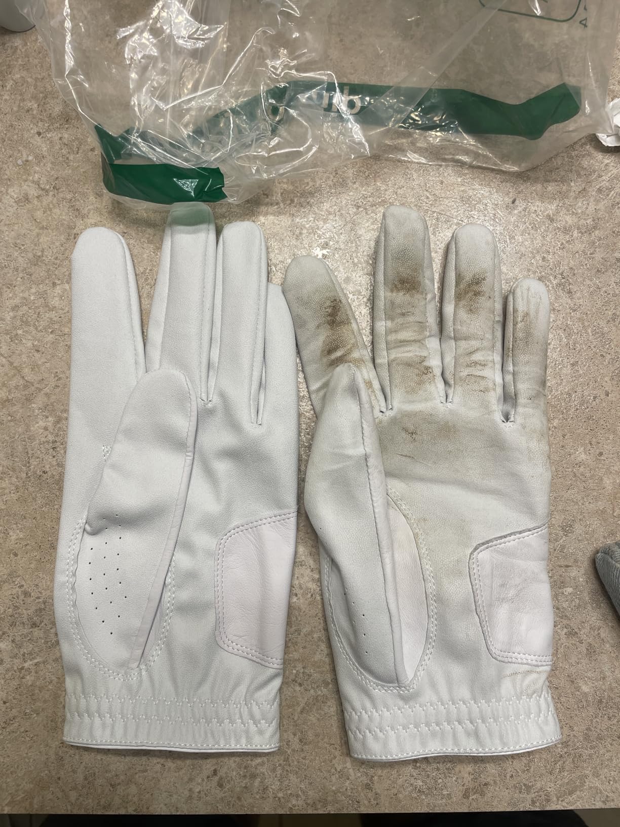 TaylorMade Golf Stratus Tech Glove 2 Pack Lefthanded Customer Review TaylorMade Golf Stratus Tech Glove 2 Pack Lefthanded - Customer Photo 4