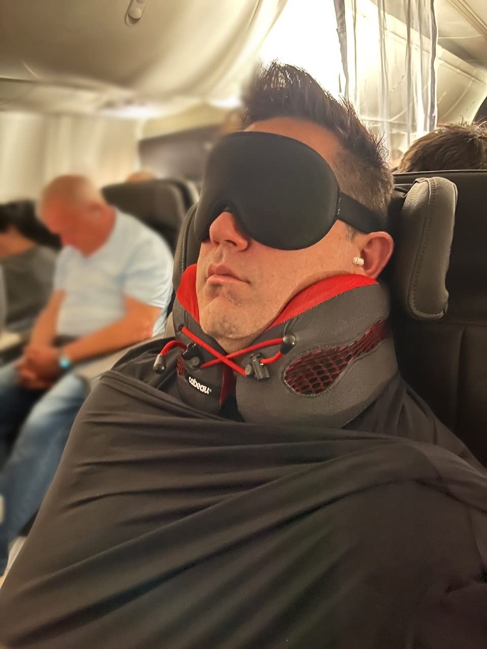 Cabeau Long Haul Flight Cooling Travel Neck Pillow – Evolution Cool – Supportive Memory Foam with Airflow Vents – Compact with Carrying Case (Black) - Customer Photo 1