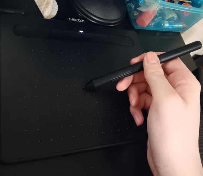 Wacom Intuos Medium Bluetooth Graphics Drawing Tablet, Portable for Teachers, Students and Creators, 4 Customizable ExpressKeys customer photo 1