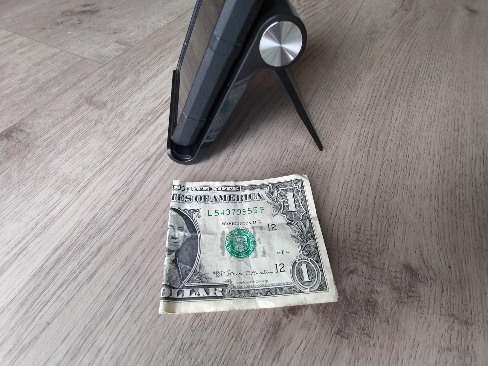 UGREEN Cell Phone Stand Holder for Desk Adjustable Compatible with iPhone 13 12 Pro Max 11 SE XS XR 8 Plus 6 7 Galaxy Note20 S20 S10 S9 S8 Foldable Black - Customer Photo 1