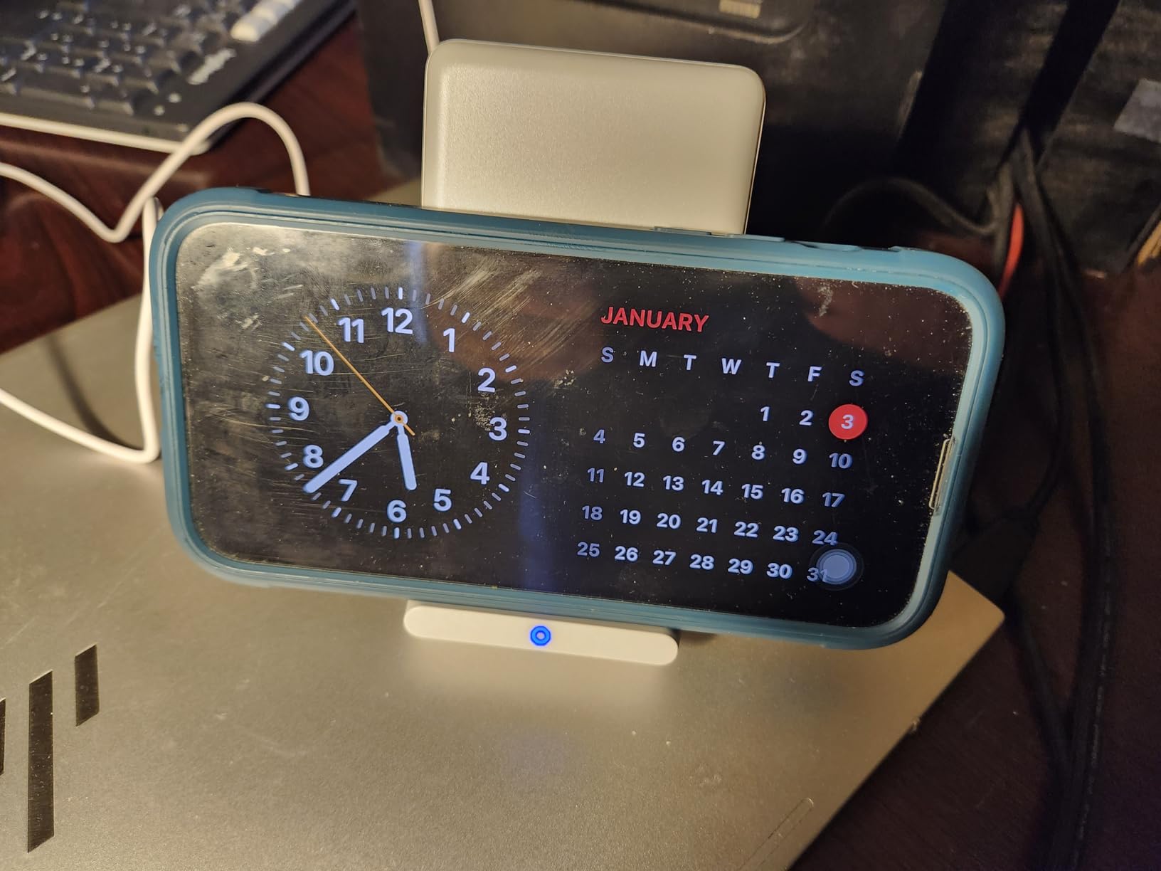 Anker 313 Wireless Charger (Stand), Qi-Certified for iPhone 15/14/13/12/11/X/8, 10W Max for Galaxy S23/S22/S21, Micro-USB (9V/2A Adapter Required, Not Included) customer photo 1