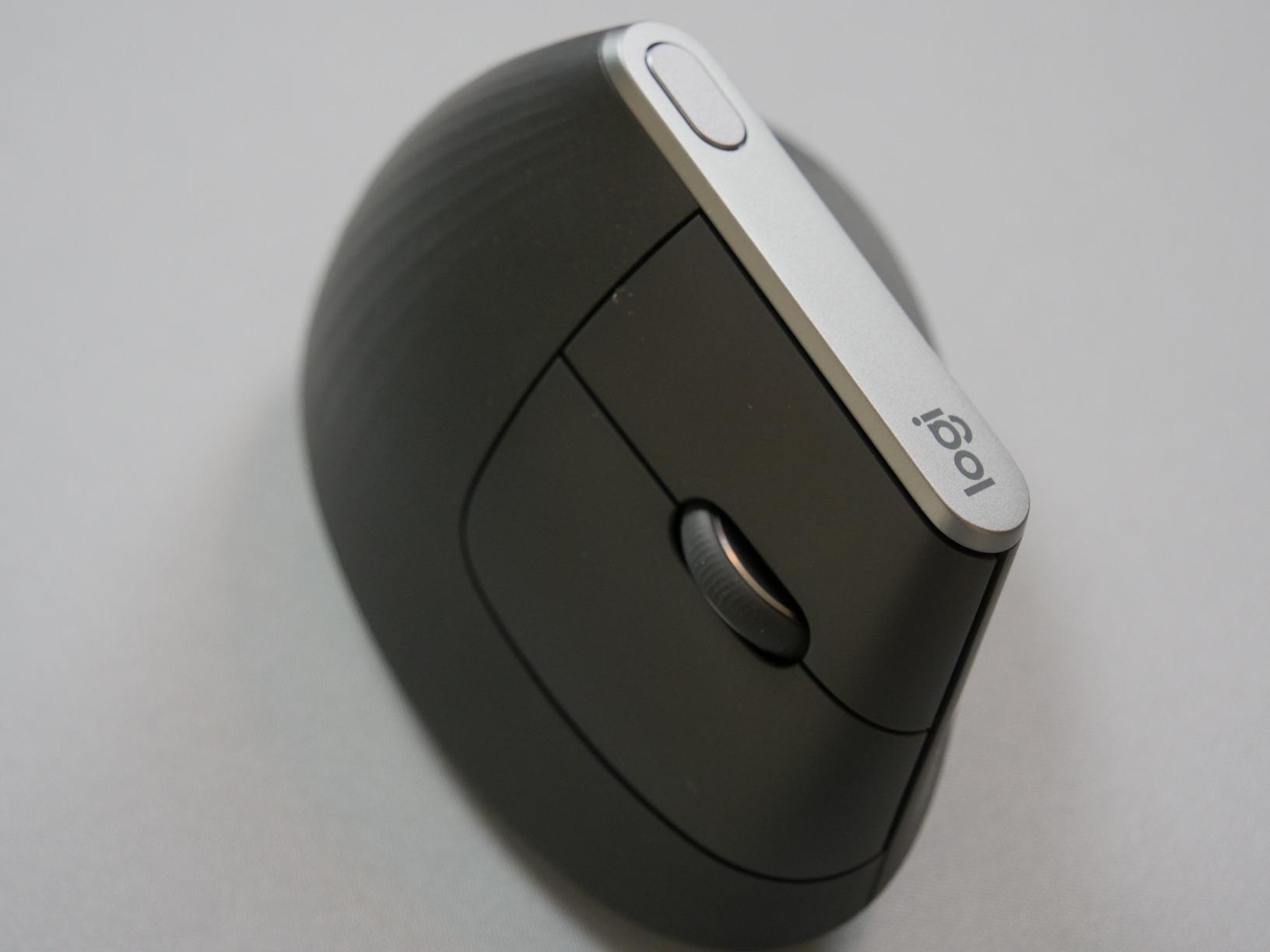 Logitech MX Vertical Wireless Mouse – Ergonomic Design Reduces Muscle Strain, Move Content Between 3 Windows and Apple Computers, Rechargeable, Graphite - Customer Photo 2