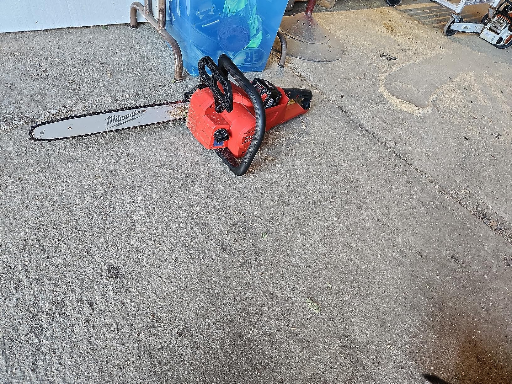 Milwaukee 2727-20 M18 FUEL 16 in. Chainsaw Tool Only - Battery and Charger NOT Included Customer Review Milwaukee 2727-20 M18 FUEL 16 in. Chainsaw Tool Only - Battery and Charger NOT Included - Customer Photo 4