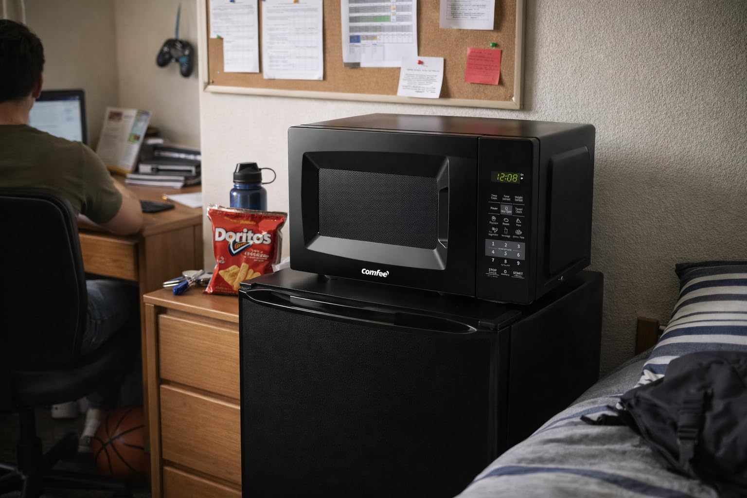 COMFEE' EM720CPL-PMB Countertop Microwave Oven with Sound On/Off, ECO Mode and Easy One-Touch Buttons, 0.7cu.ft, 700W, Black customer photo 1
