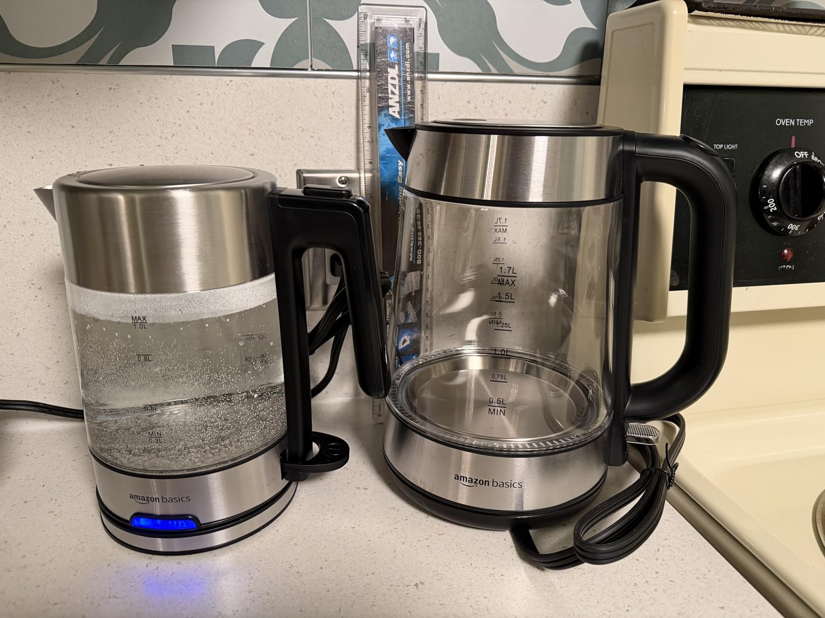 Amazon Basics Electric Kettle with Glass Carafe for Tea and Coffee, BPA-Free, Fast Boiling, Auto Shut-Off, 1.7 Liter, 1500W, Black and Silver - Customer Photo 1