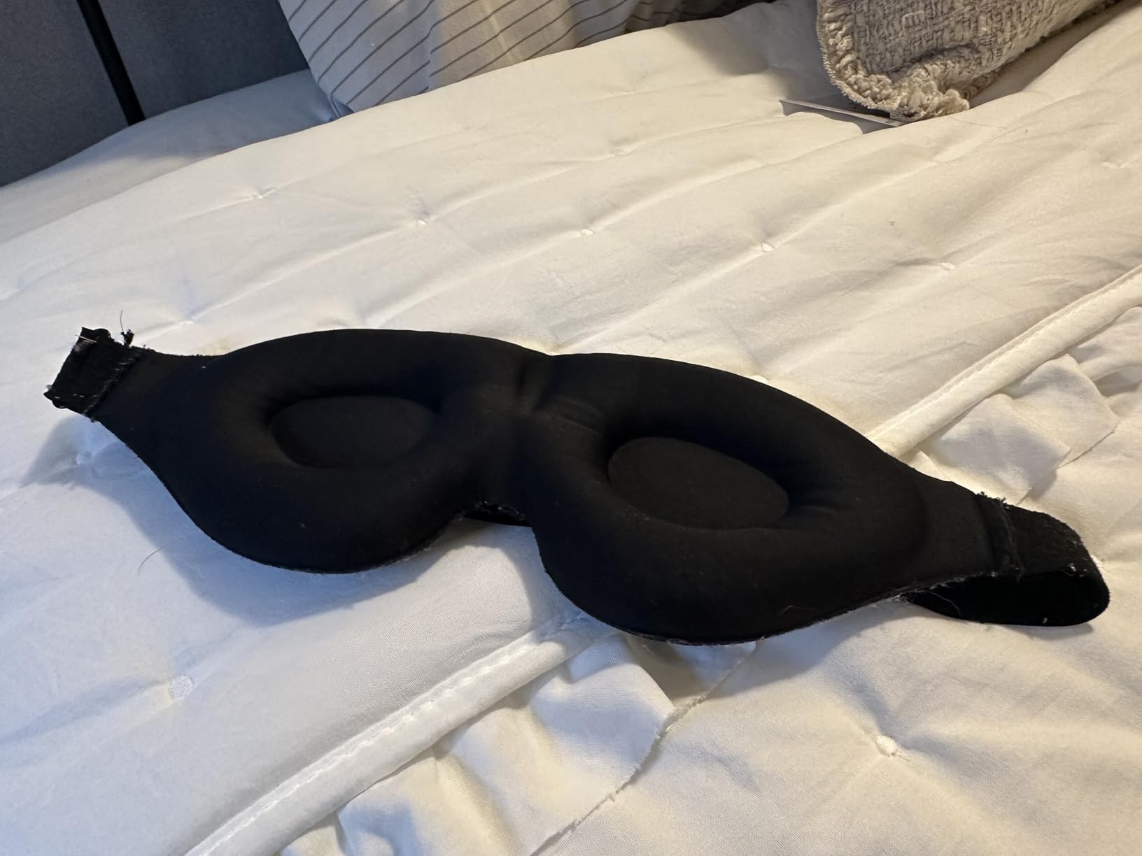 MZOO Luxury Sleep Eye Mask for Side Sleeper Men Women, Zero Eye Pressure 3D Sleeping Mask, Light Blocking Patented Design Night Blindfold, Soft Eye Shade Cover for Travel, Black Customer Review MZOO Luxury Sleep Eye Mask for Side Sleeper Men Women, Zero Eye Pressure 3D Sleeping Mask, Light Blocking Patented Design Night Blindfold, Soft Eye Shade Cover for Travel, Black - Customer Photo 1