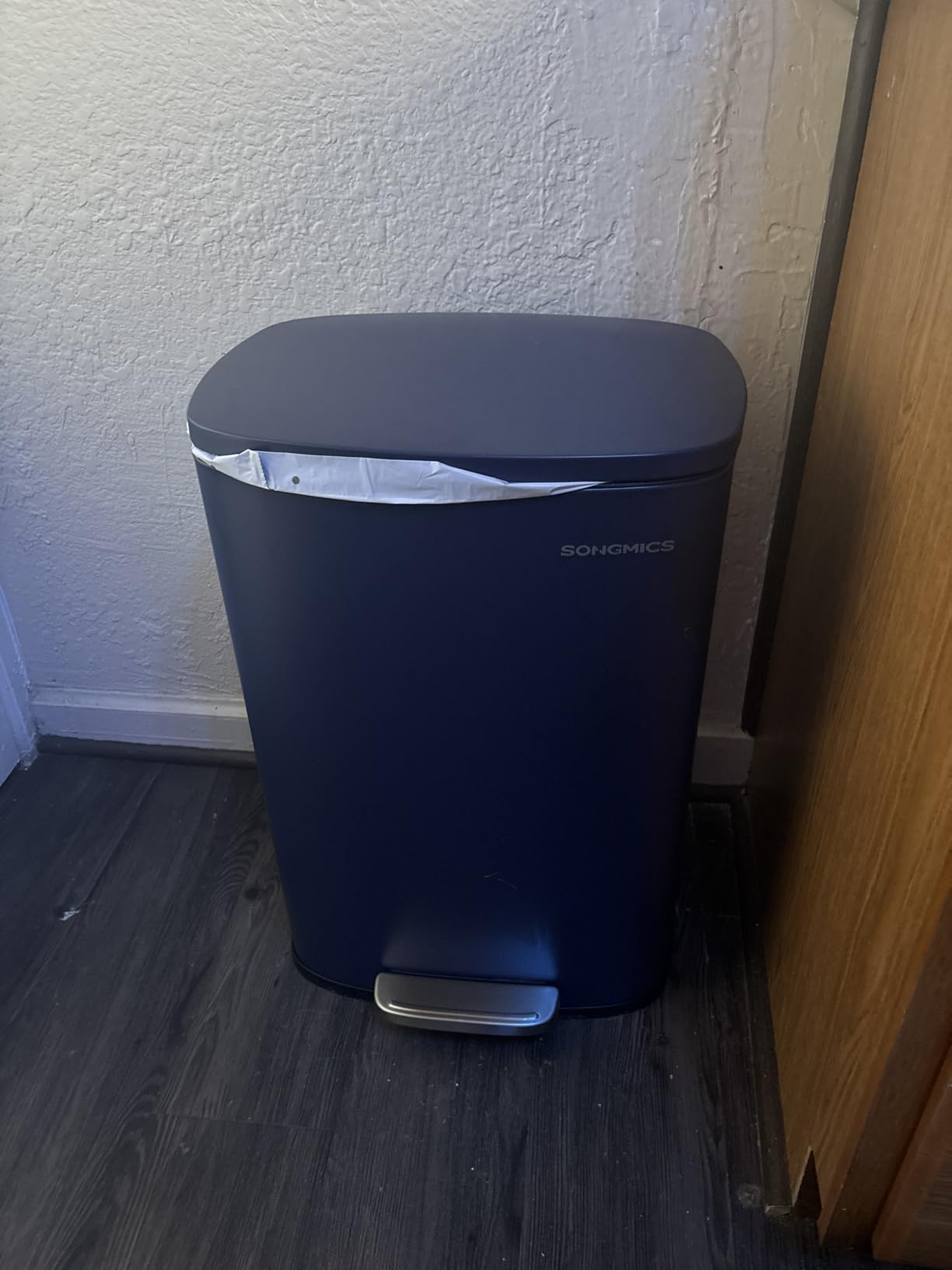 SONGMICS 13 Gallon (50 L) Trash Can, Stainless Steel Kitchen Garbage Can, Recycling or Waste Bin, Soft Close, Step-On Pedal, Removable Inner Bucket, Brown Customer Review SONGMICS 13 Gallon (50 L) Trash Can, Stainless Steel Kitchen Garbage Can, Recycling or Waste Bin, Soft Close, Step-On Pedal, Removable Inner Bucket, Brown - Customer Photo 2