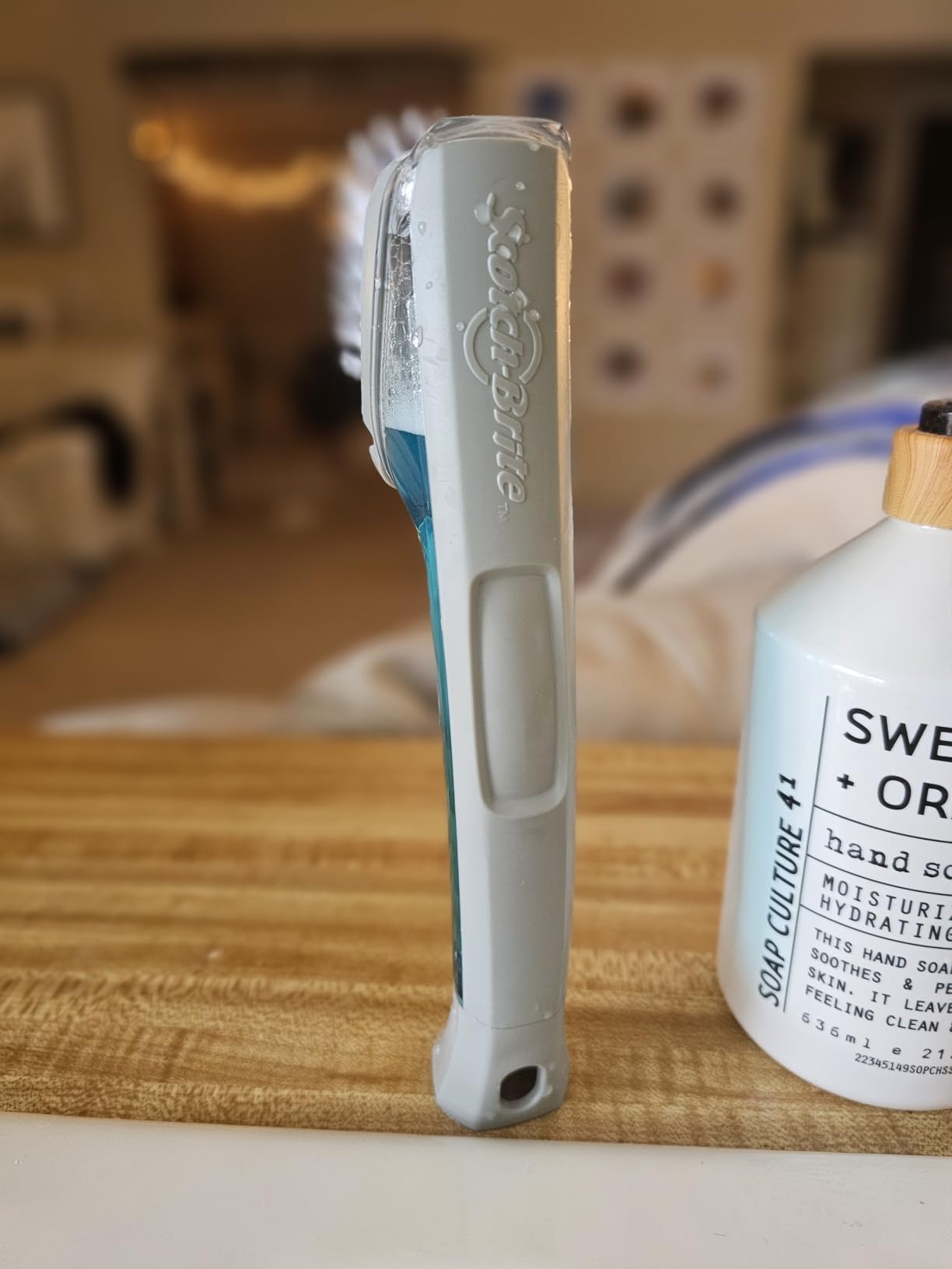 Scotch-Brite Odor Resist Soap Control Dishwand Brush, Non-Scratch Cleaning Brush with Scraper, Stands Upright, 1 Pack - Customer Photo 1