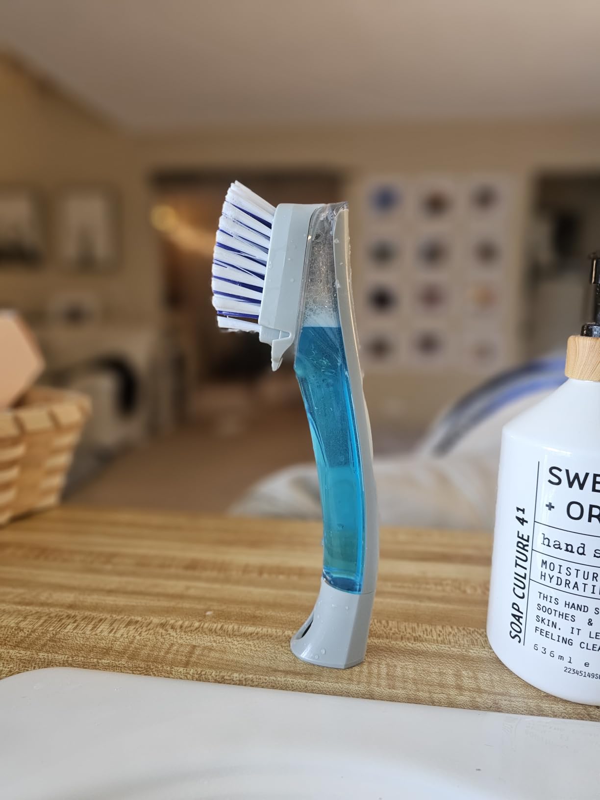 Scotch-Brite Odor Resist Soap Control Dishwand Brush, Non-Scratch Cleaning Brush with Scraper, Stands Upright, 1 Pack - Customer Photo 2