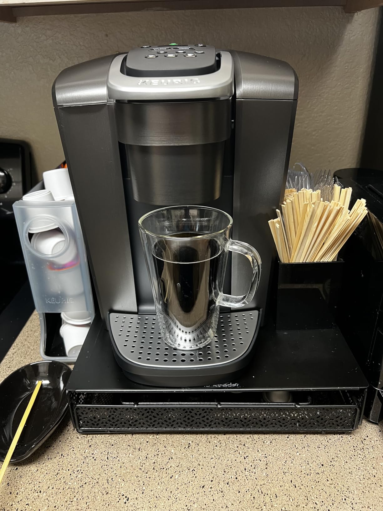 Keurig K-Elite Single Serve K-Cup Pod Coffee Maker, with Strength and Temperature Control, Iced Coffee Capability, 8 to 12oz Brew Size, Programmable, Brushed Gold Customer Review Keurig K-Elite Single Serve K-Cup Pod Coffee Maker, with Strength and Temperature Control, Iced Coffee Capability, 8 to 12oz Brew Size, Programmable, Brushed Gold - Customer Photo 2