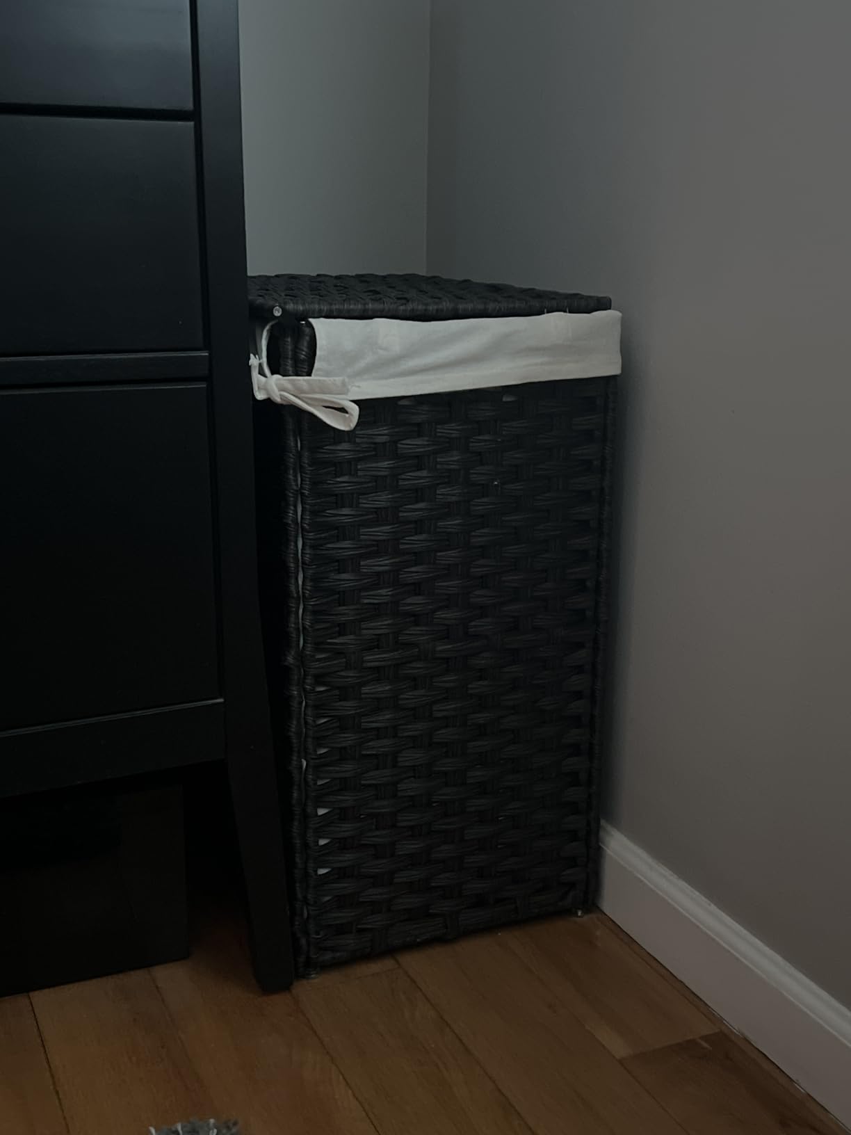 SONGMICS Laundry Hamper with Lid, 23.8 Gallon (90 L) Synthetic Rattan Clothes Laundry Basket with Lid and Handles, Foldable, Removable Liner, Dove Gray ULCB51WG - Customer Photo 1