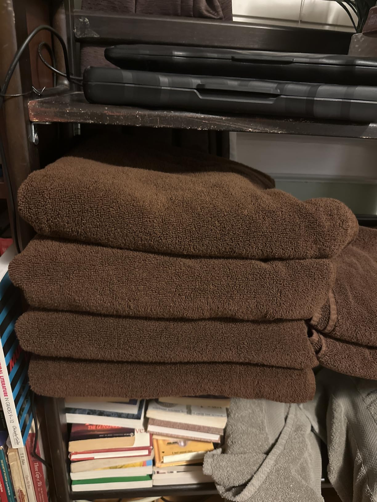 Utopia Towels 4 Pack Premium Bath Towels Set, 27 by 54 Inches, 100% Ring Spun Cotton 600GSM, Lightweight and Highly Absorbent Quick Drying Towels, Perfect for Daily Use, Grey Customer Review Utopia Towels 4 Pack Premium Bath Towels Set, 27 by 54 Inches, 100% Ring Spun Cotton 600GSM, Lightweight and Highly Absorbent Quick Drying Towels, Perfect for Daily Use, Grey - Customer Photo 5