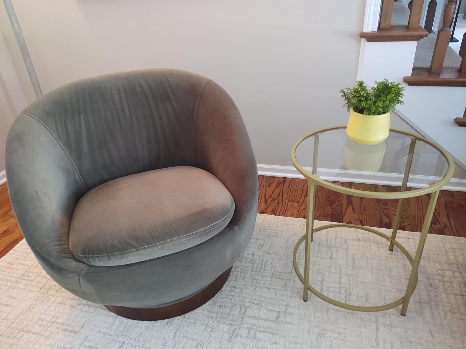 VASAGLE Round Side Table, Glass End Table with Metal Frame, Gold Coffee Table with Modern Style, for Living Room, Balcony, Bedroom, Gold Color Customer Review VASAGLE Round Side Table, Glass End Table with Metal Frame, Gold Coffee Table with Modern Style, for Living Room, Balcony, Bedroom, Gold Color - Customer Photo 1