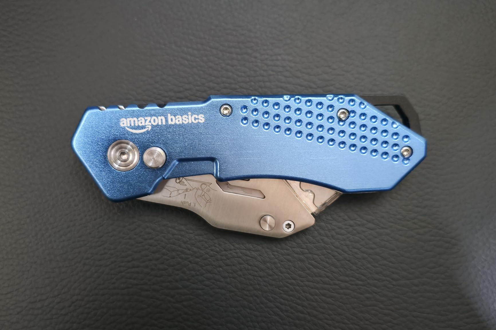 Amazon Basics Folding Utility Knife, Lightweight Aluminum Body, Red - Customer Photo 2