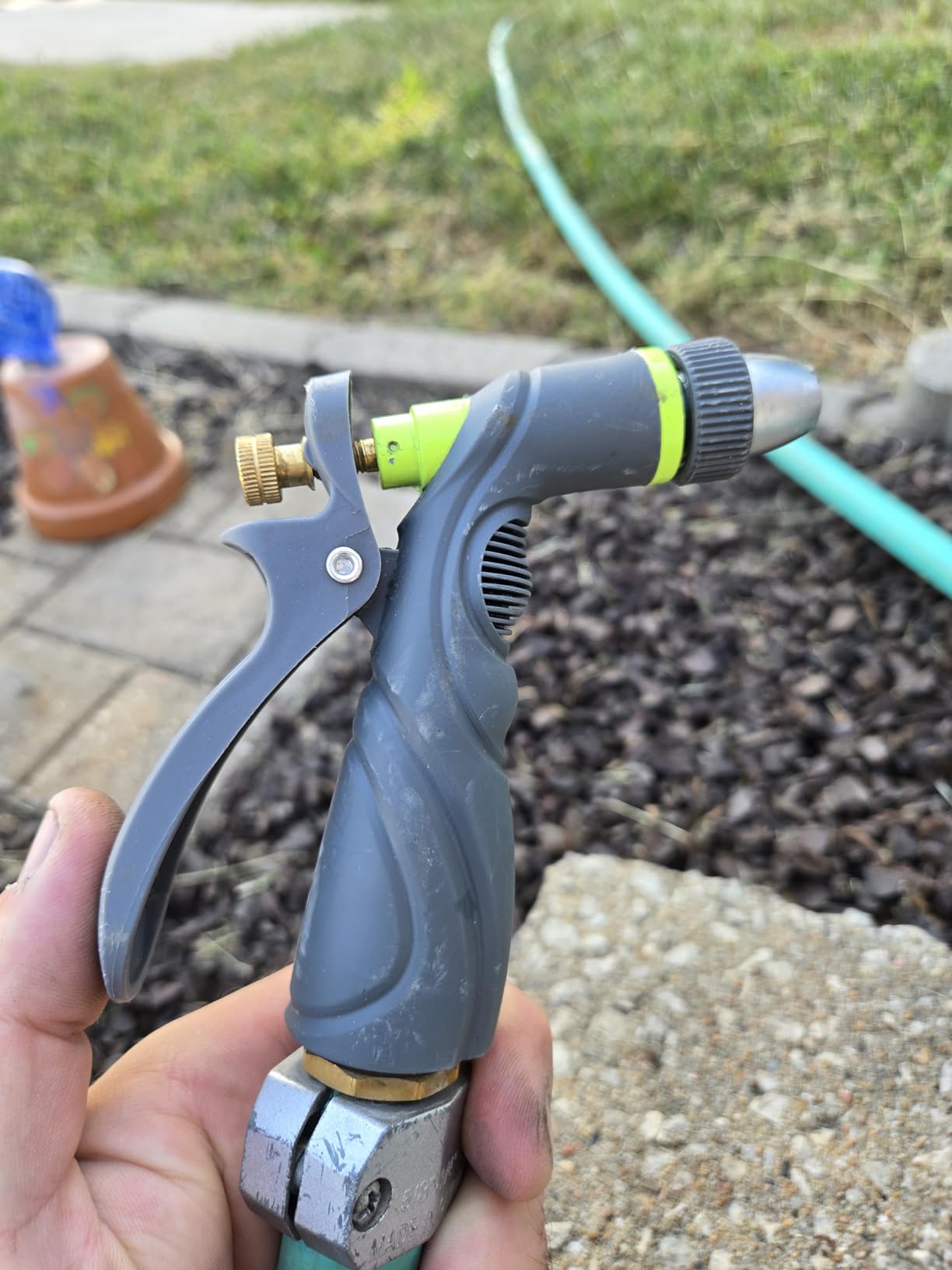 Flexzilla Heavy Duty Pistol Grip Garden Hose Nozzle Sprayer with Comfortable Grip & Durable Construction Customer Review Flexzilla Heavy Duty Pistol Grip Garden Hose Nozzle Sprayer with Comfortable Grip & Durable Construction - Customer Photo 2