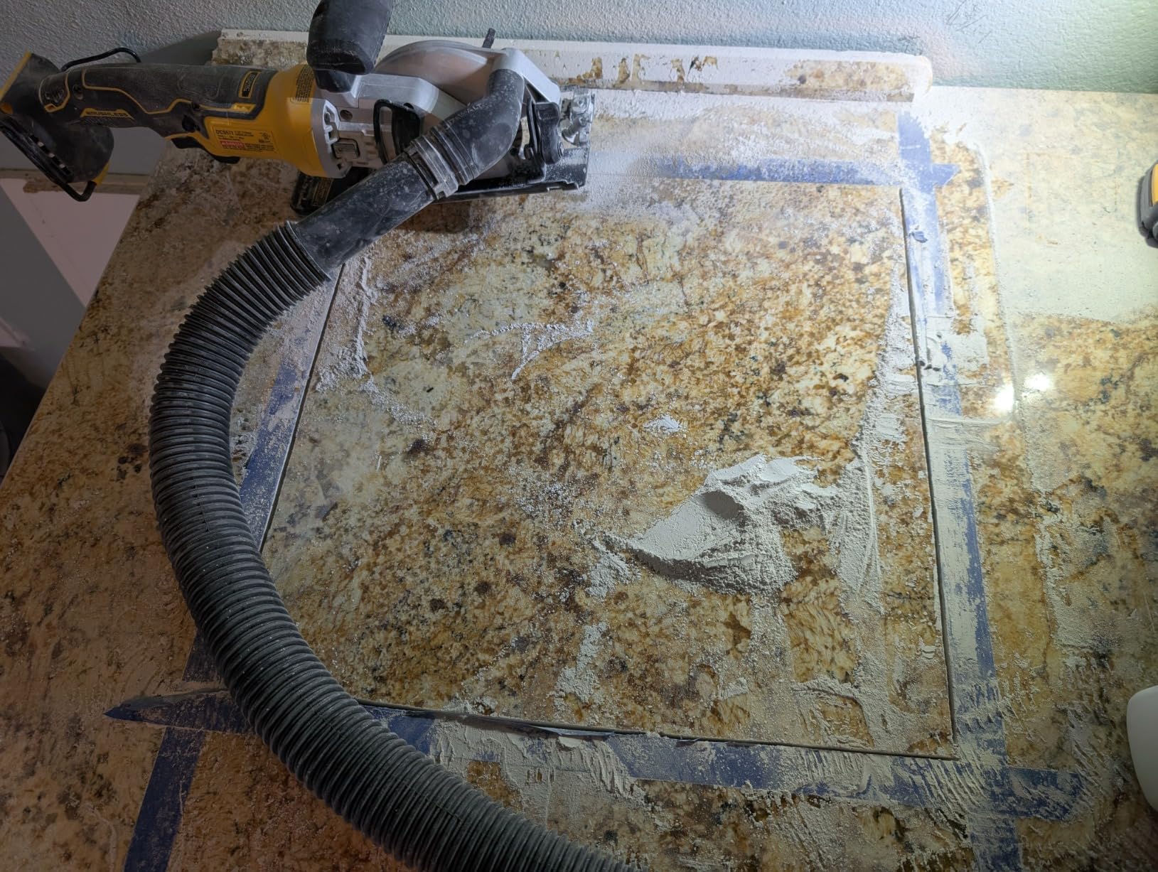 DEWALT ATOMIC 20V MAX* Circular Saw, 4-1/2-Inch, Tool Only (DCS571B) Customer Review DEWALT ATOMIC 20V MAX* Circular Saw, 4-1/2-Inch, Tool Only (DCS571B) - Customer Photo 3