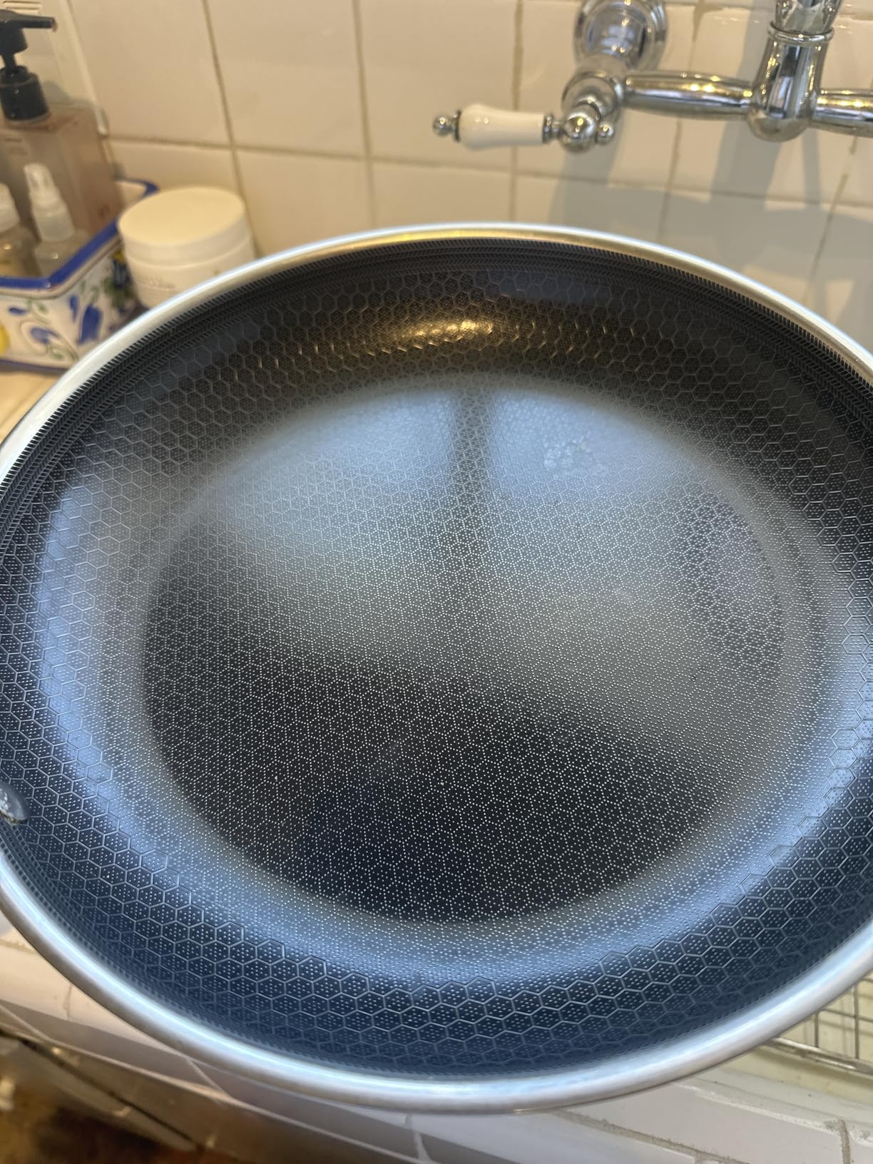 HexClad Hybrid Nonstick 8-Inch Frying Pan, Stay-Cool Handle, Dishwasher-Friendly, Oven-Safe Up to 900°F, Induction Ready, Compatible with All Cooktops - Customer Photo 2