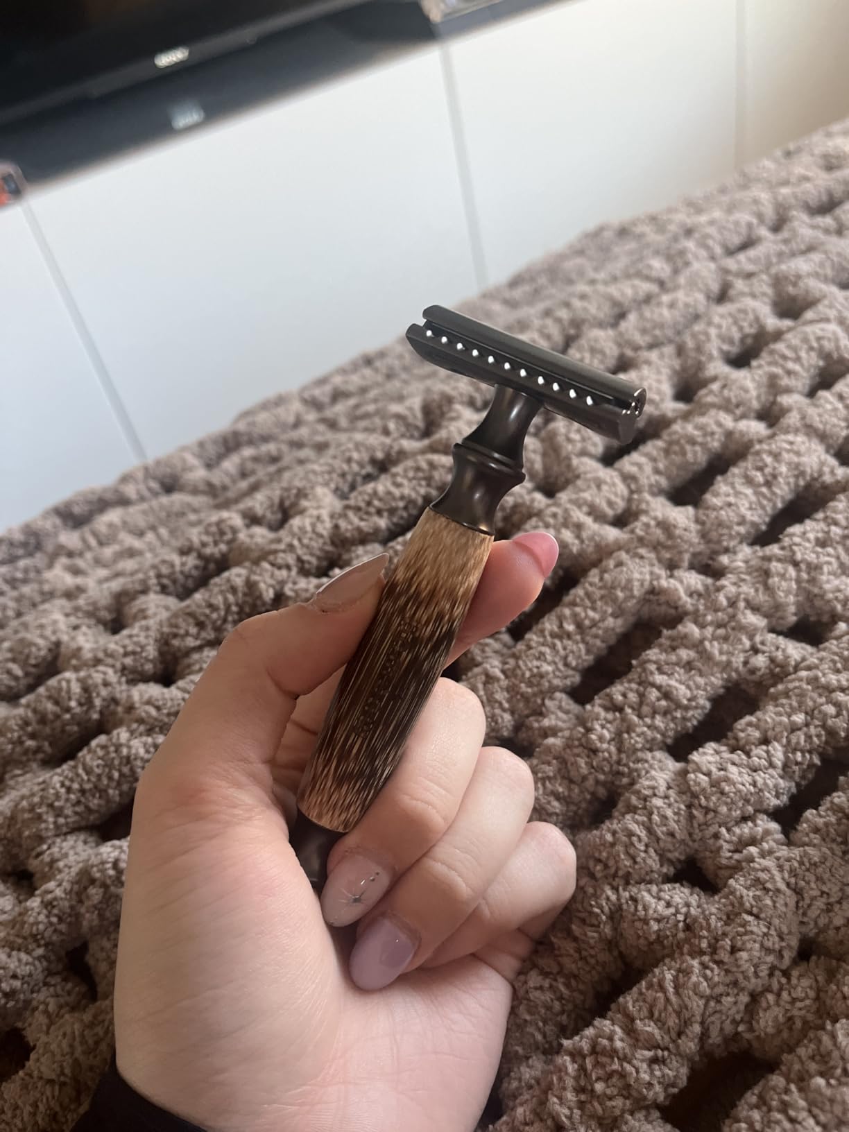 Bambaw Safety Razor for Women with 5 Double Edge Blades, Reusable & Plastic Free - Rose Gold Customer Review Bambaw Safety Razor for Women with 5 Double Edge Blades, Reusable & Plastic Free - Rose Gold - Customer Photo 1