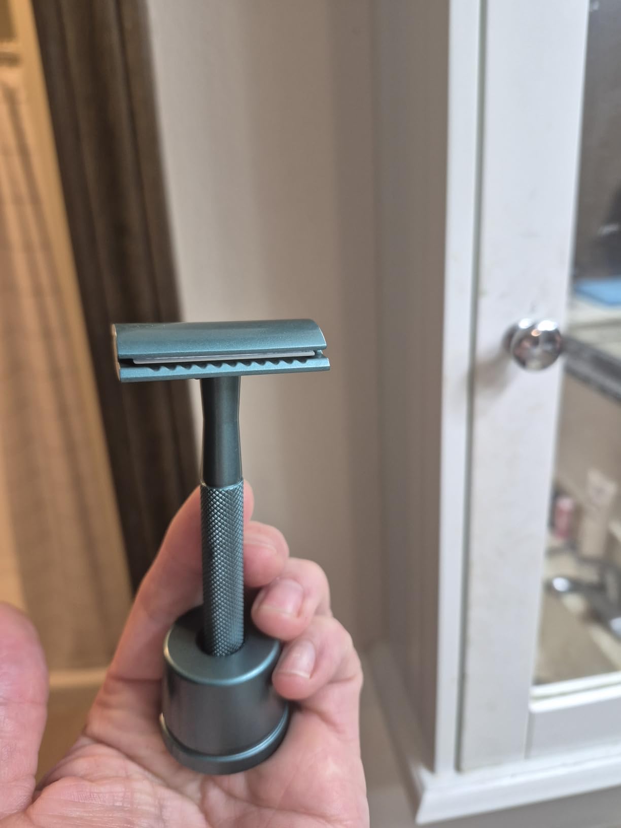 Bambaw Safety Razor for Women with 5 Double Edge Blades, Reusable & Plastic Free - Rose Gold Customer Review Bambaw Safety Razor for Women with 5 Double Edge Blades, Reusable & Plastic Free - Rose Gold - Customer Photo 2