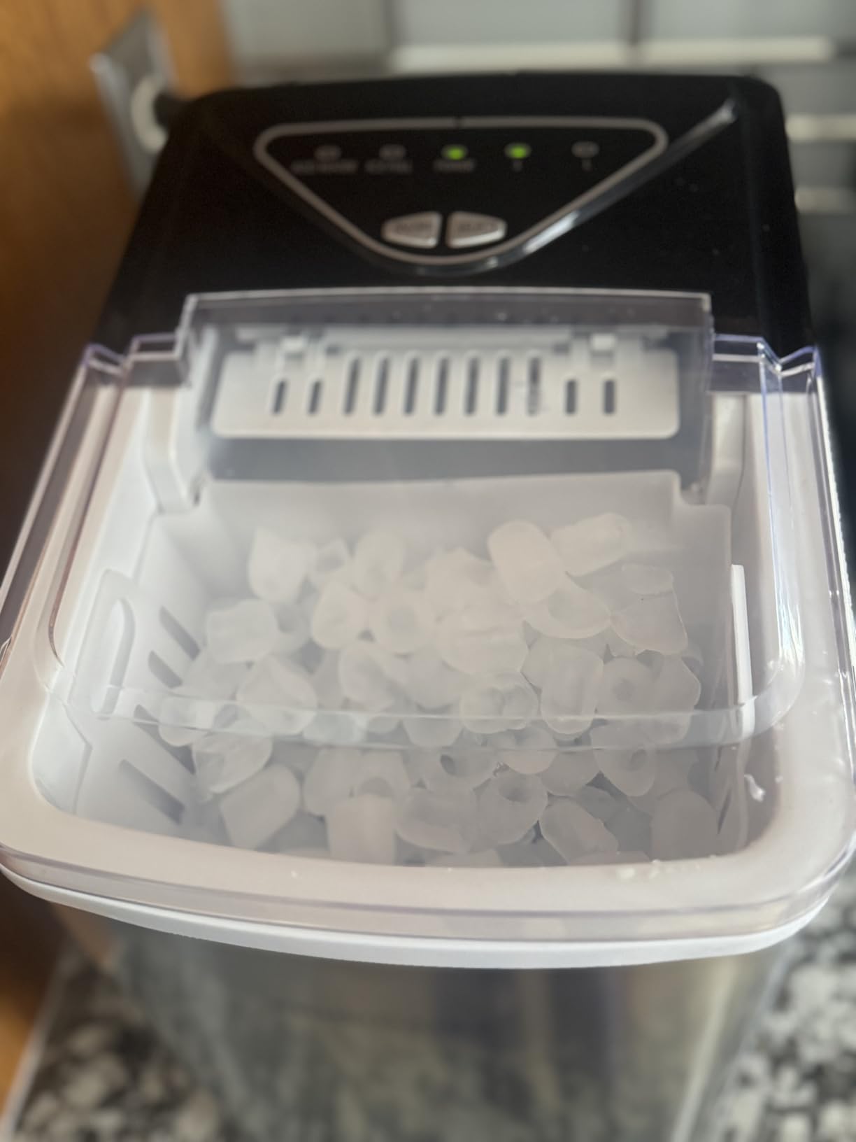 Frigidaire EFIC123-SSBLACK Compact Countertop Ice Maker, 26lbs of Ice per Day, Black Stainless customer photo 1
