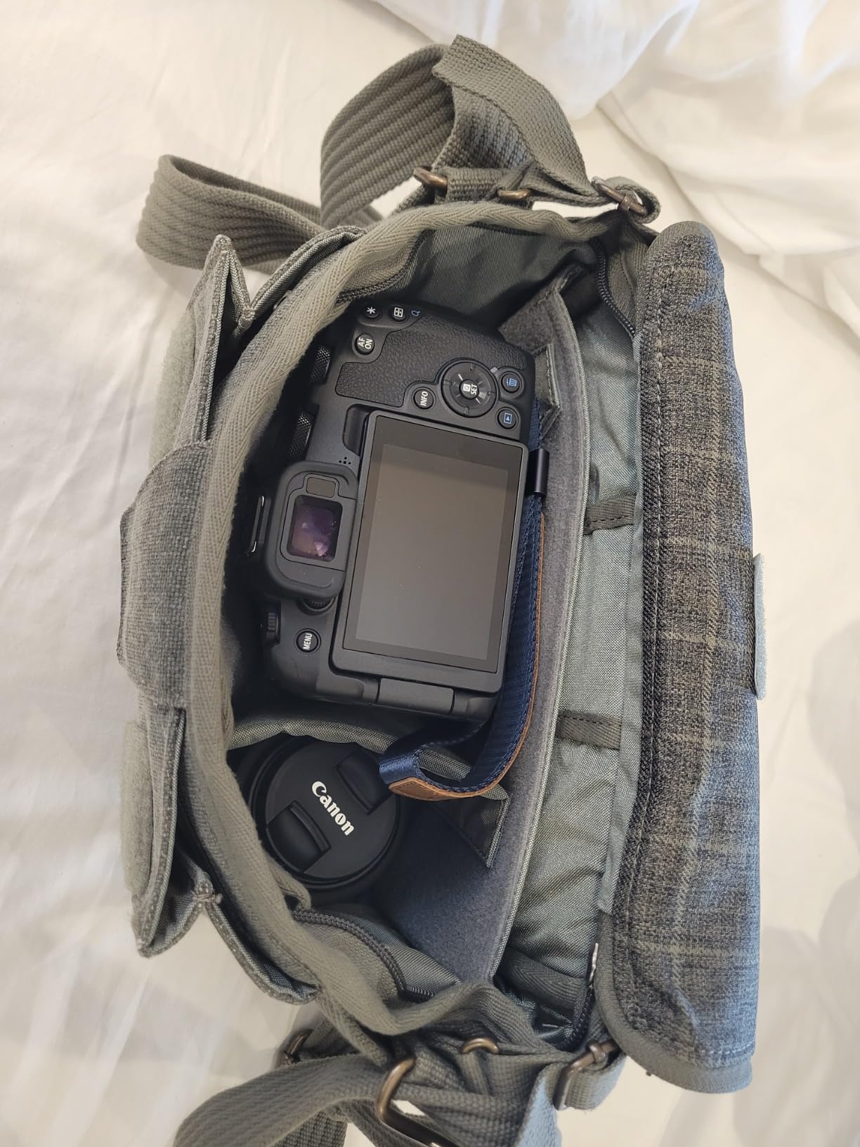 Think Tank Retrospective 4 V2.0 Canvas Shoulder Bag for Mirrorless or Standard DSLR Cameras and Photo Accessories - Pinestone - X-Small Customer Review Think Tank Retrospective 4 V2.0 Canvas Shoulder Bag for Mirrorless or Standard DSLR Cameras and Photo Accessories - Pinestone - X-Small - Customer Photo 1