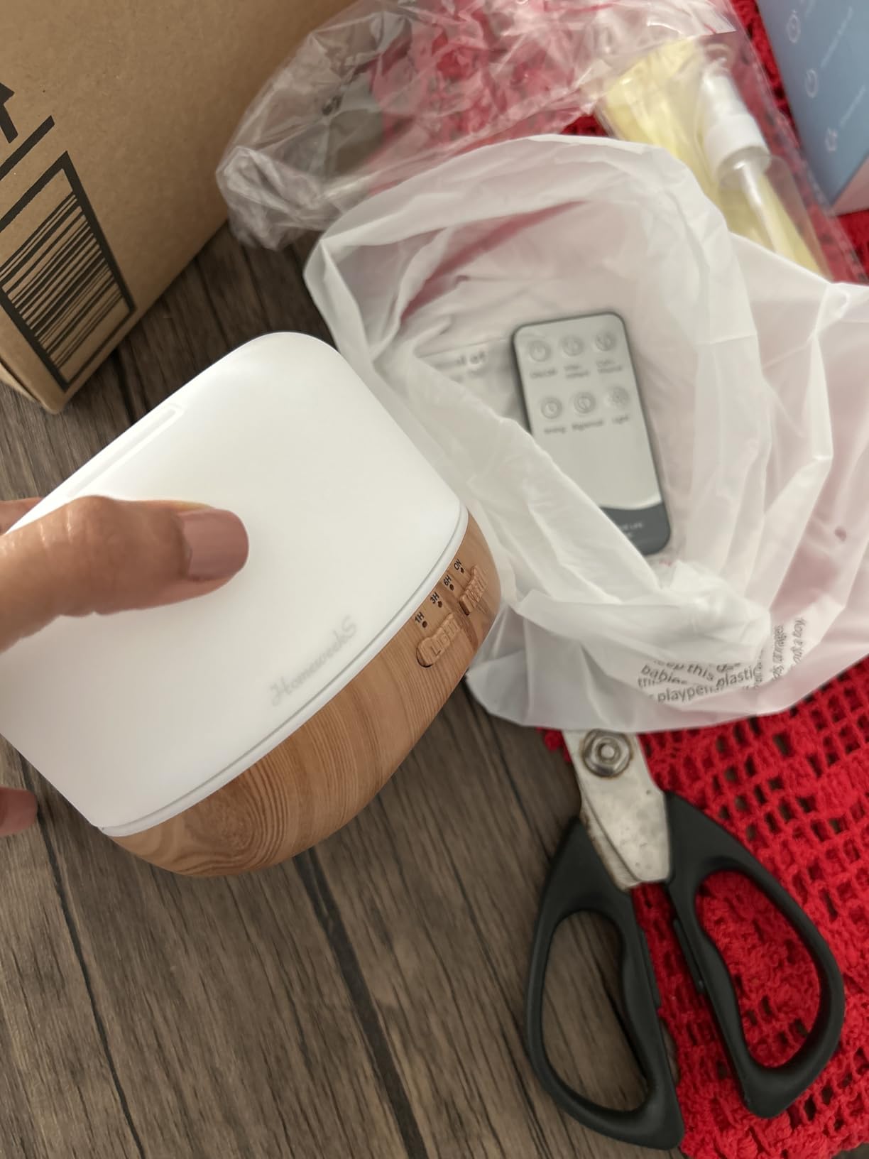 Homeweeks 300ml Essential Oil Diffuser, Quiet Aromatherapy Mist Diffusers for Essential Oils, Wood Grain, Ultrasonic, Remote Control, Timer, 7 Colors Light for Bedroom (300ml) - Customer Photo 2