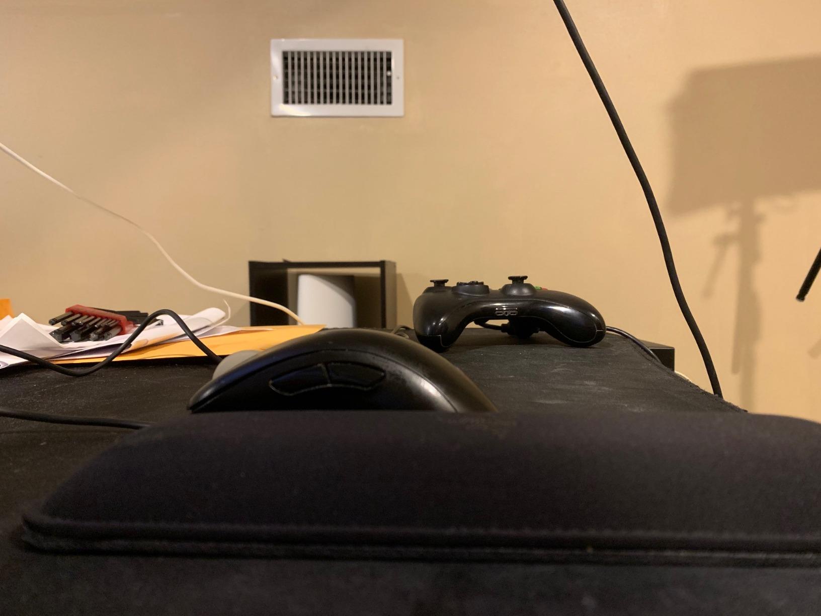 Razer Ergonomic Wrist Rest Pro for Full-Sized Keyboards: Cooling Gel Infused - Anti-Slip Rubber Base - Angled Incline - Classic Black - Customer Photo 4
