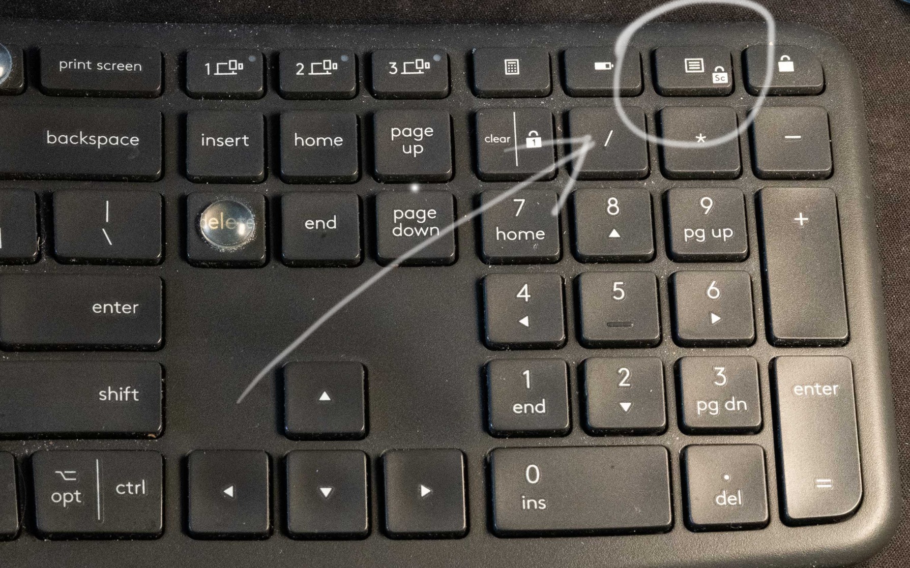 Logitech ERGO K860 Wireless Ergonomic Keyboard - Split Keyboard, Wrist Rest, Natural Typing, Stain-Resistant Fabric, Bluetooth and USB Connectivity, Compatible with Windows/Mac, Black - Customer Photo 1