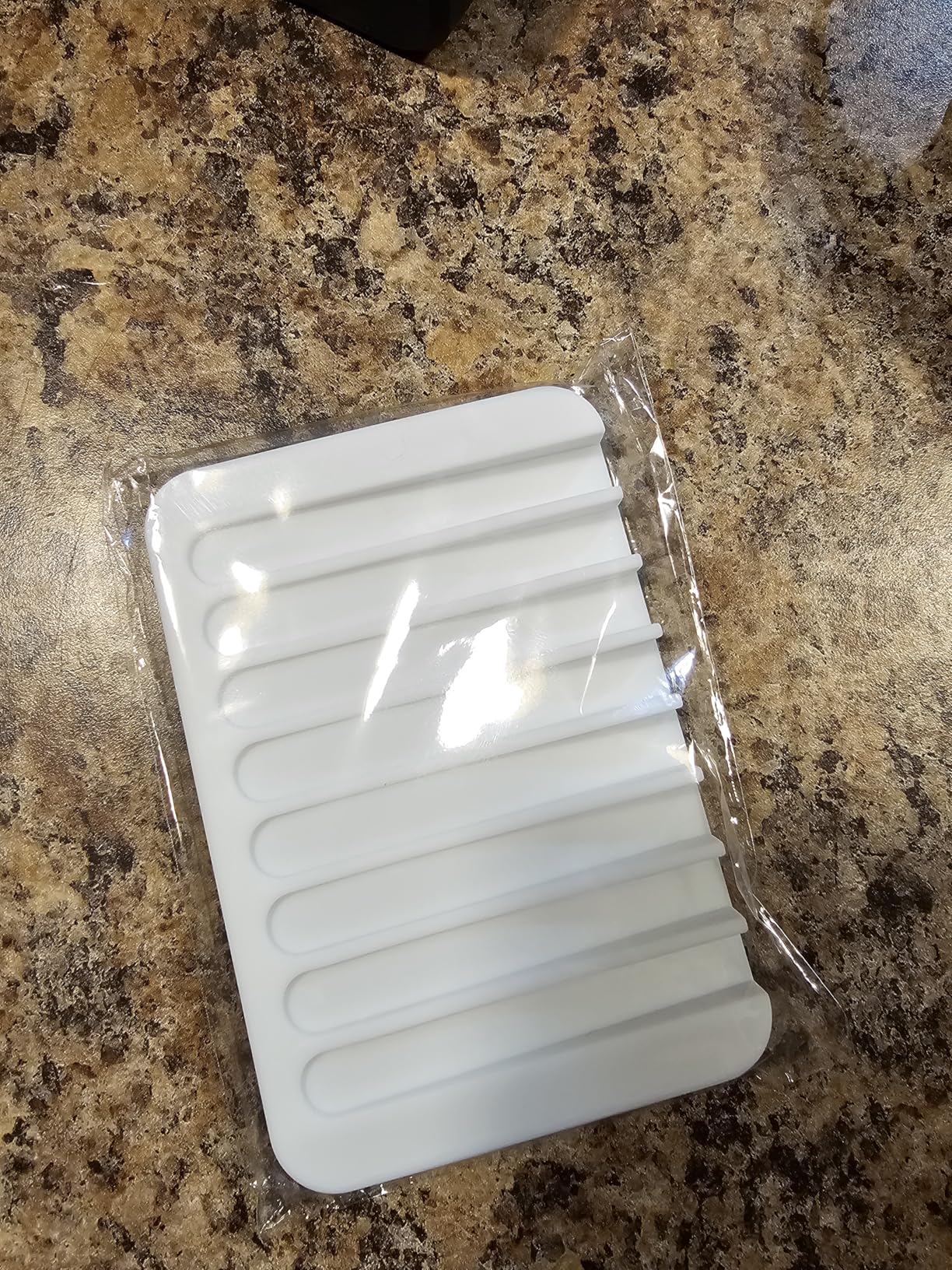 Mcyye Self Draining Soap Dishes, Premium Silicone Soap Holder & Saver for Shower, Bathroom, Kitchen, Bath Tub, Razor, Sponges, Drains Water Very Well, Can Extend Soap Life, Easy Clean - Customer Photo 2