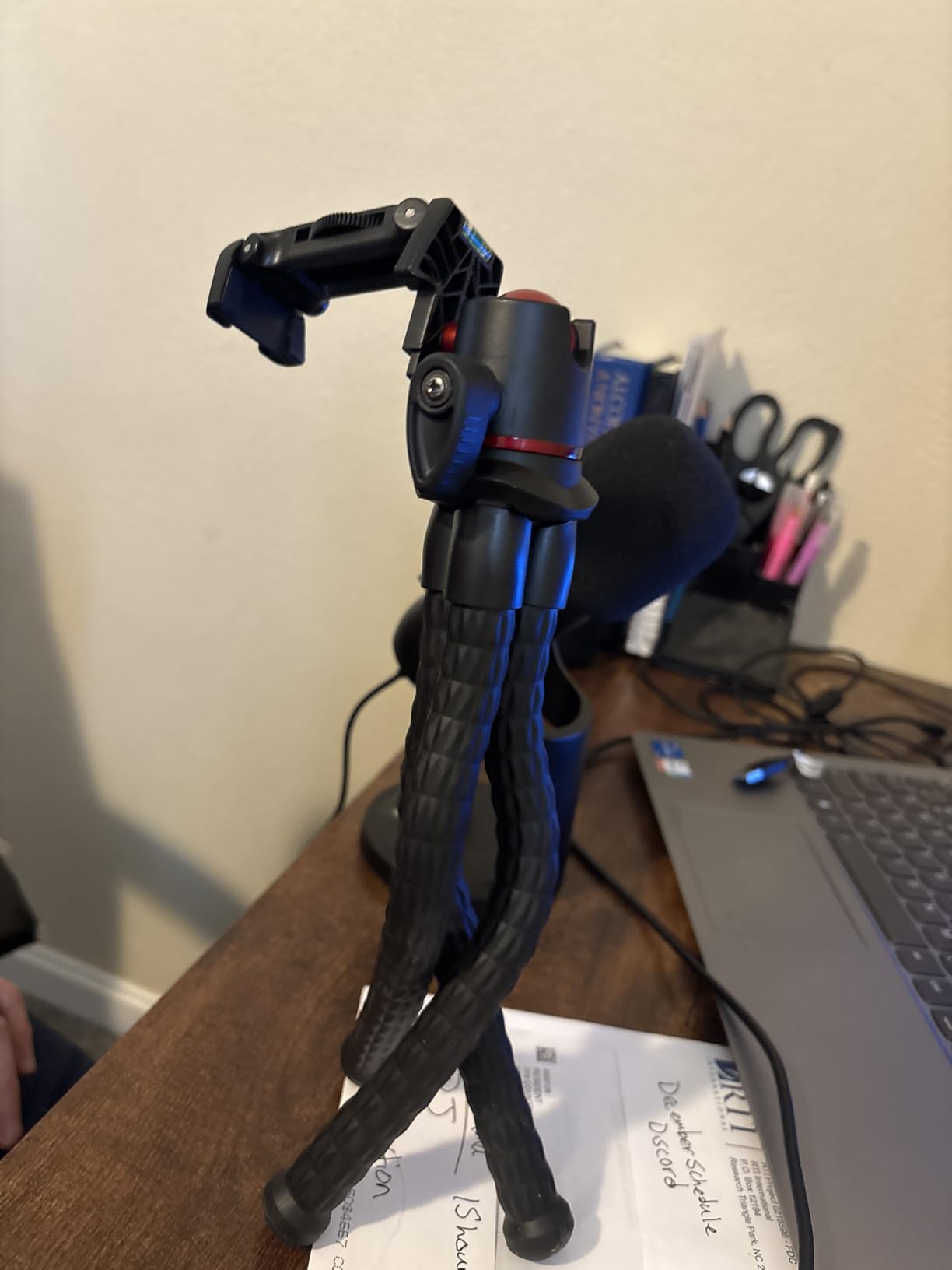 ULANZI Camera Tripod, Mini Flexible Stand w Hidden Phone Holder w Cold Shoe Mount, 1/4'' Screw f Magic Arm, Universal f iPhone 17 16 15 14 Pro Max XS Max X Samsung Canon Nikon Sony DJ Pocket 3 Cameras Customer Review ULANZI Camera Tripod, Mini Flexible Stand w Hidden Phone Holder w Cold Shoe Mount, 1/4'' Screw f Magic Arm, Universal f iPhone 17 16 15 14 Pro Max XS Max X Samsung Canon Nikon Sony DJ Pocket 3 Cameras - Customer Photo 4
