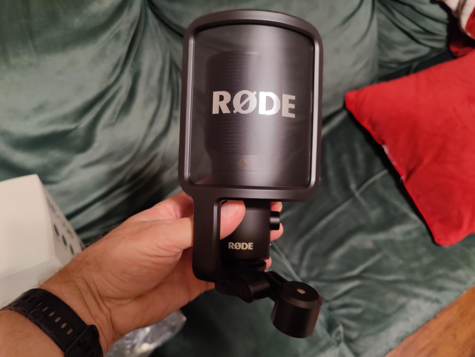 RØDE NT-USB Mini Versatile Studio-quality Condenser USB Microphone with Free Software for Podcasting, Streaming, Gaming, Music Production, Vocal and Instrument Recording, Black customer photo 2