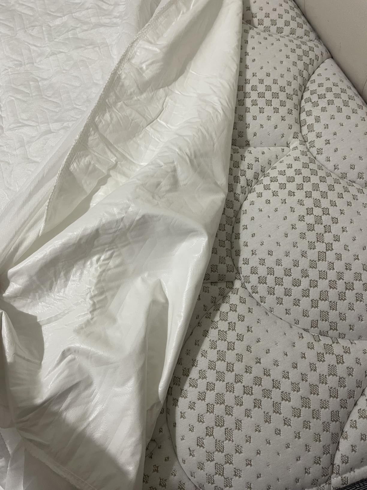 Premium Waterproof Mattress Protector Queen Size,4D Air Cooling 300GSM Mattress Cover,Breathable All-Round 360° Bed Mattress Pad Noiseless Vinyl Free (White,Queen) Customer Review Premium Waterproof Mattress Protector Queen Size,4D Air Cooling 300GSM Mattress Cover,Breathable All-Round 360° Bed Mattress Pad Noiseless Vinyl Free (White,Queen) - Customer Photo 1