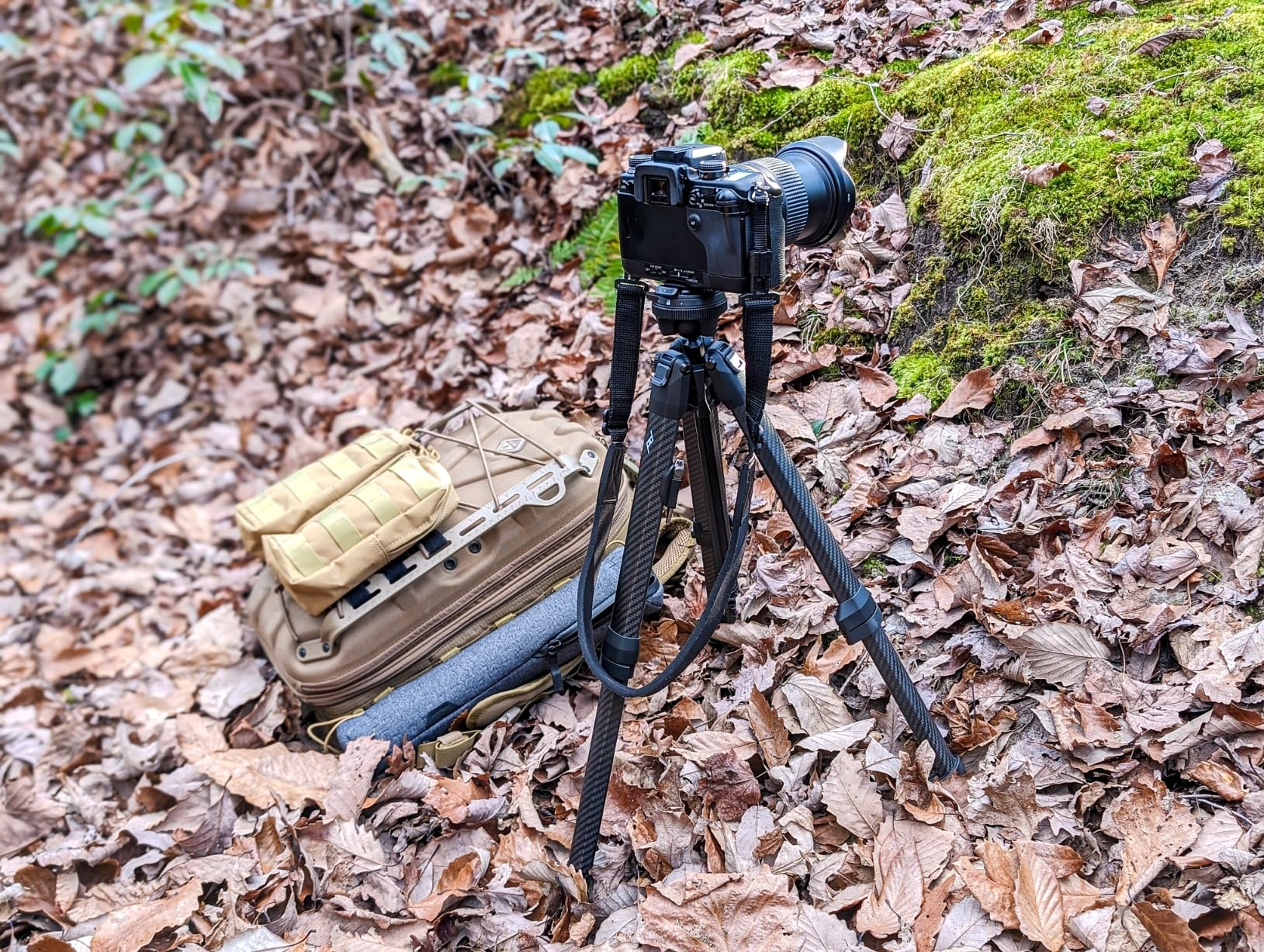 Peak Design Travel Tripod, Carbon Fiber, Compact Design, Quick Setup and Takedown, Pro-Level Stability, Ergonomic Ball Head, Compact and Portable Travel Tripod for Camera and Phone, 20 lb Capacity - Customer Photo 2