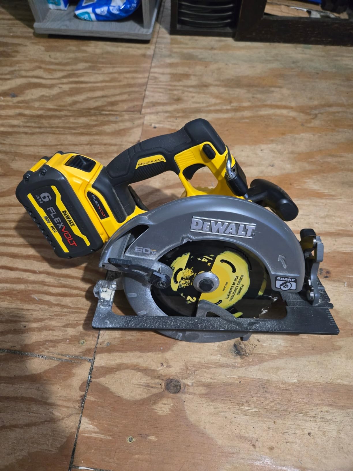 DEWALT FLEXVOLT 60V MAX* Circular Saw with Brake, 7-1/4-Inch, Tool Only (DCS578B) Customer Review DEWALT FLEXVOLT 60V MAX* Circular Saw with Brake, 7-1/4-Inch, Tool Only (DCS578B) - Customer Photo 2