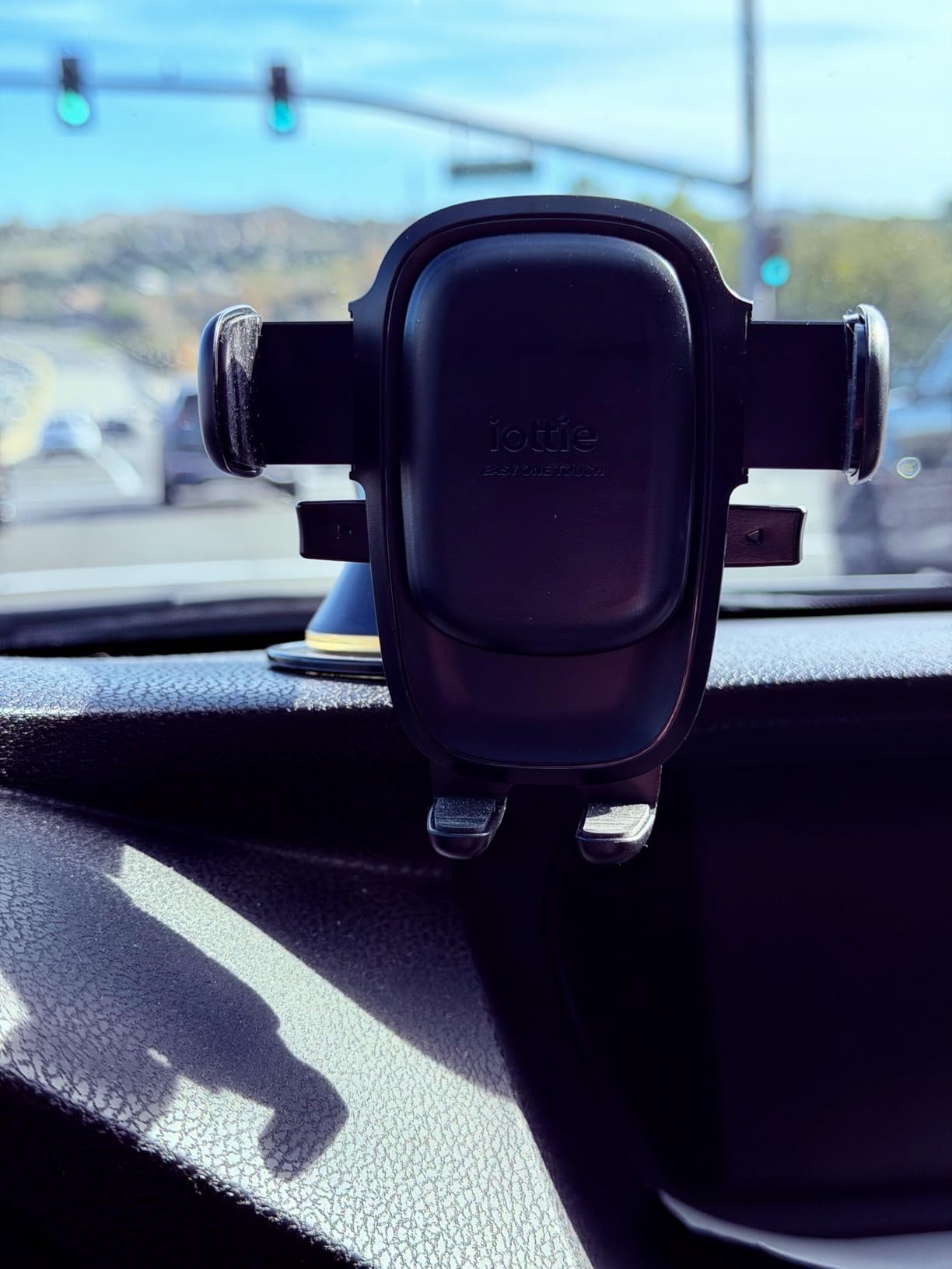 iOttie Easy One Touch Signature Dashboard & Windshield Universal Car Mount Phone Holder Desk Stand with Suction Cup Base and Telescopic Arm for iPhone, Samsung, Google, More Smartphones - Customer Photo 1