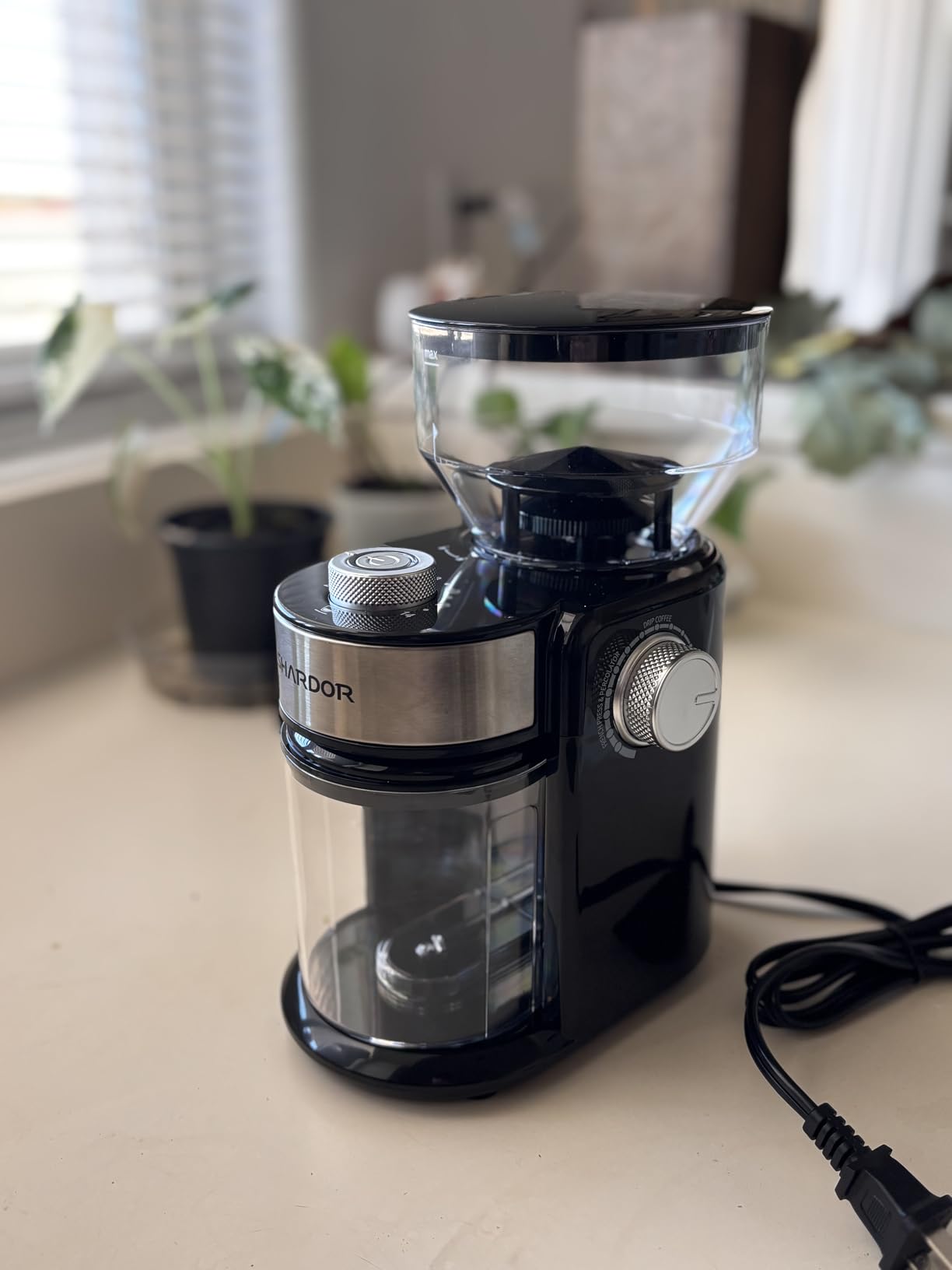 SHARDOR Electric Burr Coffee Grinder 2.0, Adjustable Burr Mill with 16 Precise Grind Setting for 2-14 Cup, Black - Customer Photo 1