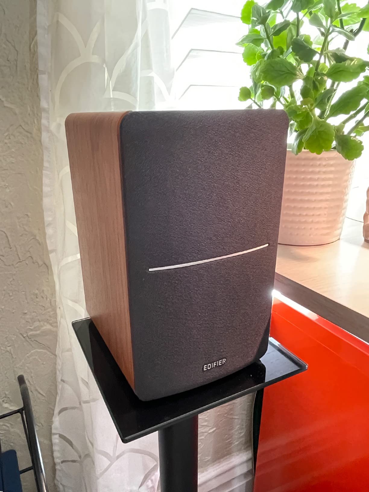 Edifier R1280DBs Active Bluetooth Bookshelf Speakers - Optical Input - 2.0 Wireless Studio Monitor Speaker - 42W RMS with Subwoofer Line Out - Black - Customer Photo 2