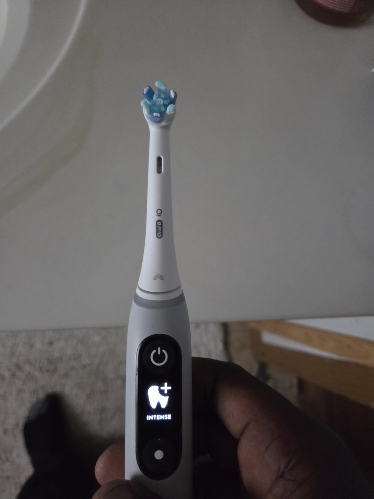 Oral-B iO Series Ultimate Clean Electric Toothbrush Replacement Brush Heads for an Oral-B Electric Toothbrush, 2 Count, White Customer Review Oral-B iO Series Ultimate Clean Electric Toothbrush Replacement Brush Heads for an Oral-B Electric Toothbrush, 2 Count, White - Customer Photo 3