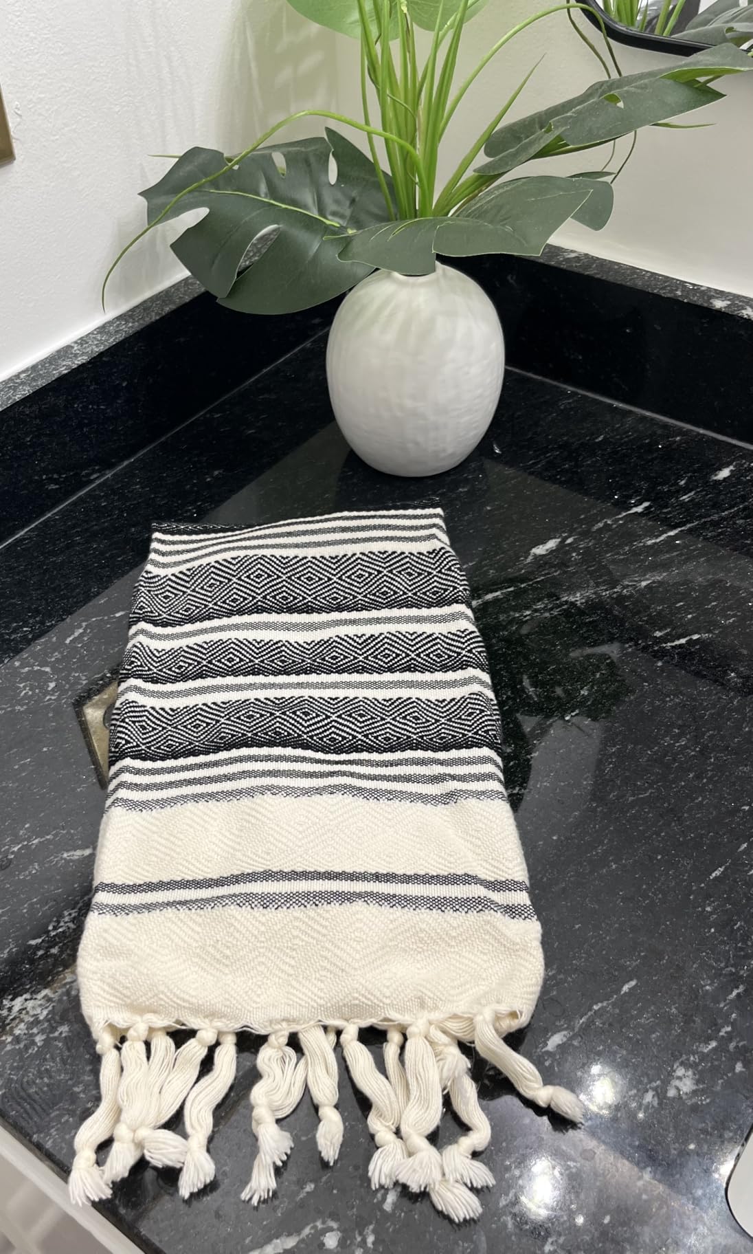 DEMMEX Organic Turkish Hand Towels for Bathroom – 100% Oeko-TEX Certified Turkish Cotton, Quick Dry, Lightweight Kitchen & Travel Towels, Diamond Weave, Large 18x36 Inches, Set of 2, White - Customer Photo 1